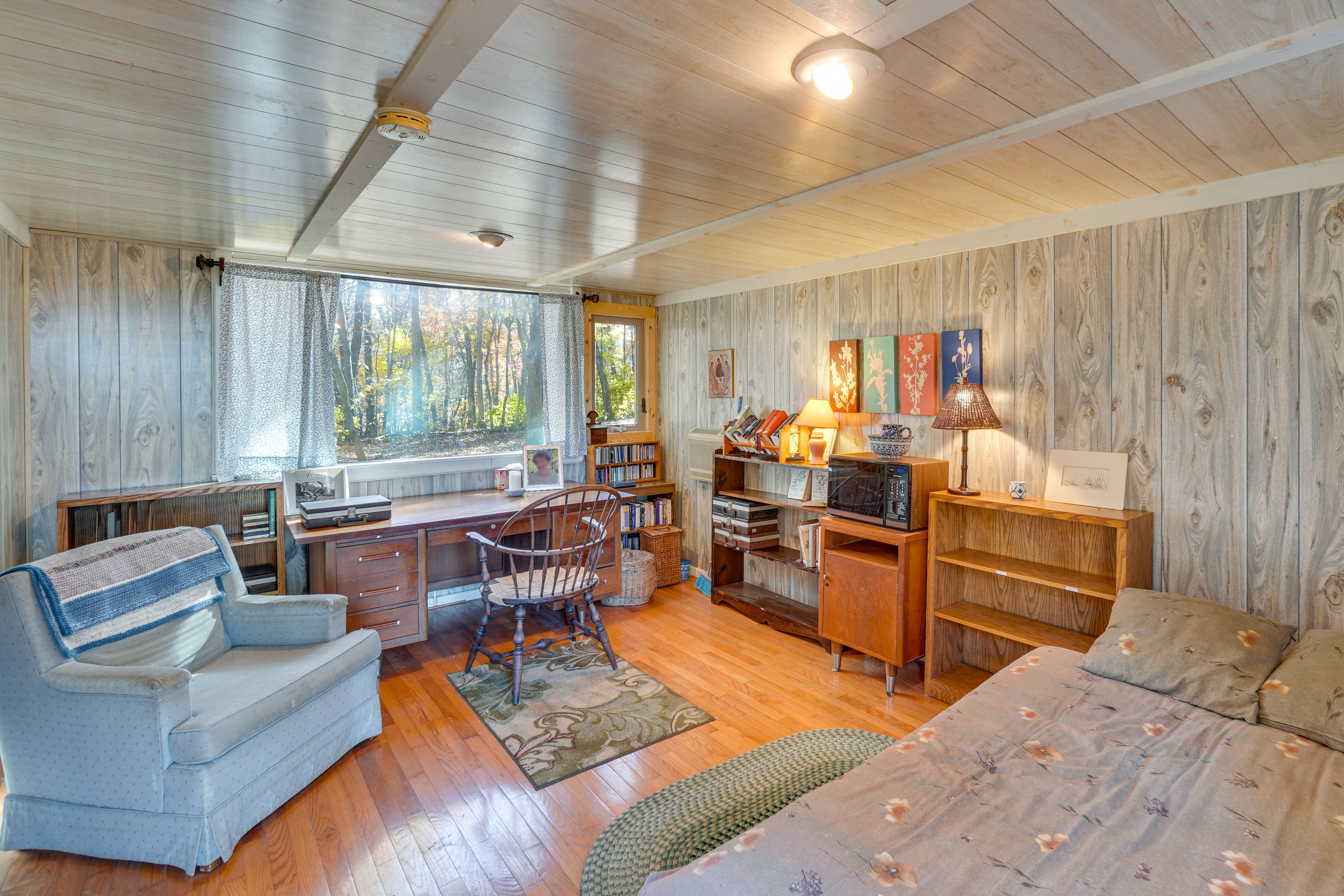 Writer's Cottage | Separate Entrance | Full Futon