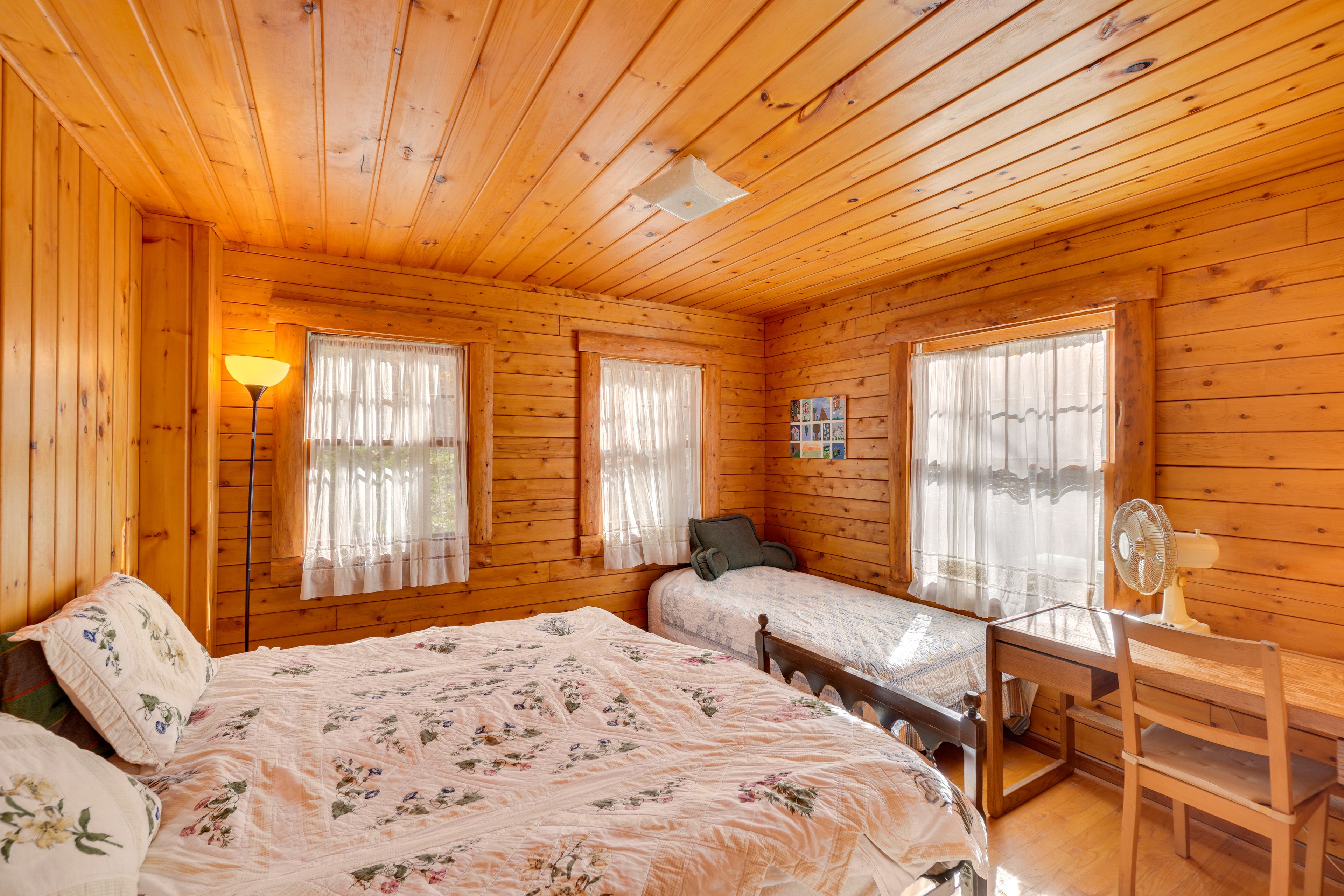 Bedroom 1 | King Bed (Converts to 2 Twin Beds) | Twin Bed | Main Floor