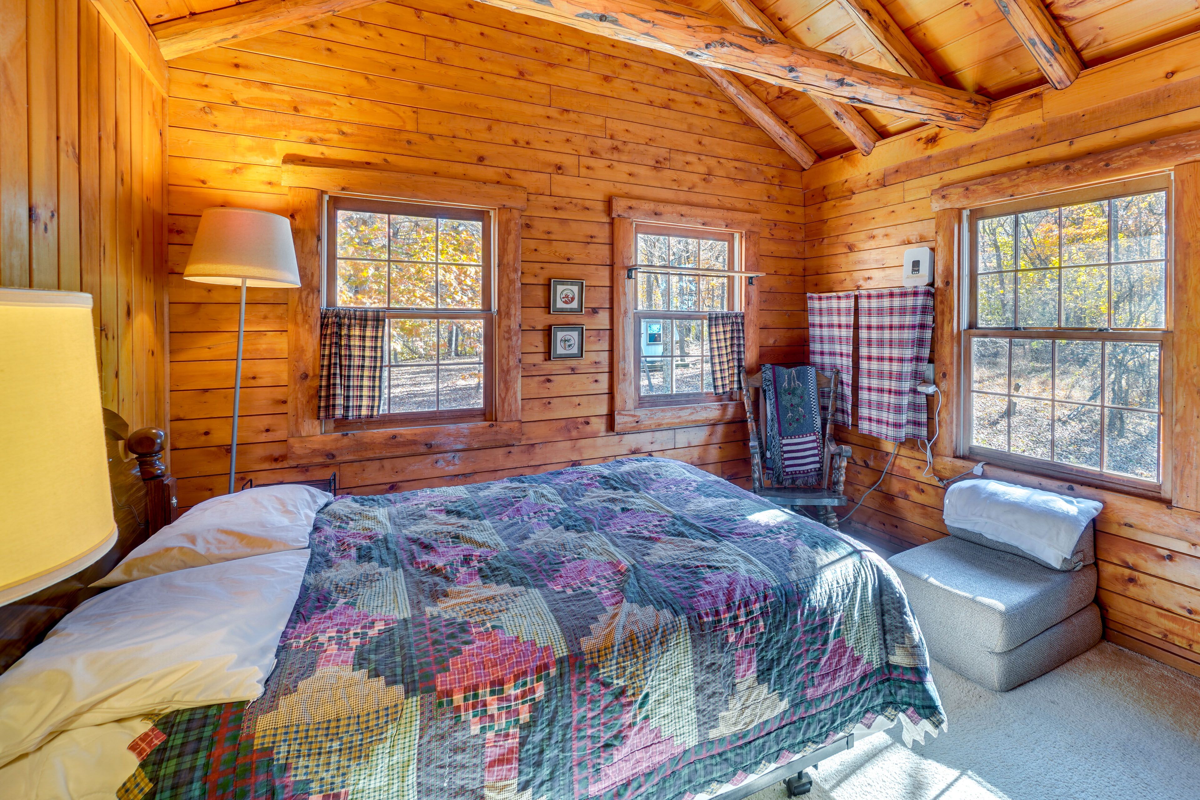 Bedroom 2 | Queen Bed | Upper Floor