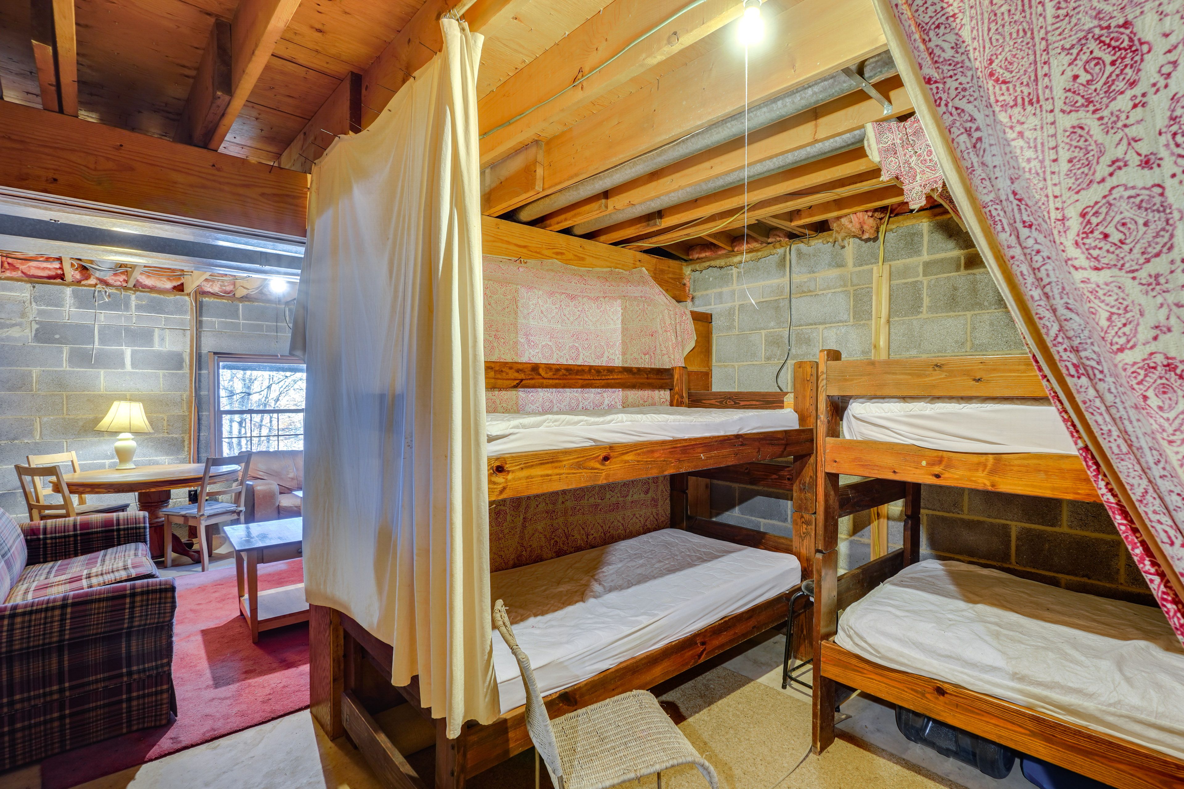 Basement | 2 Twin Bunk Beds