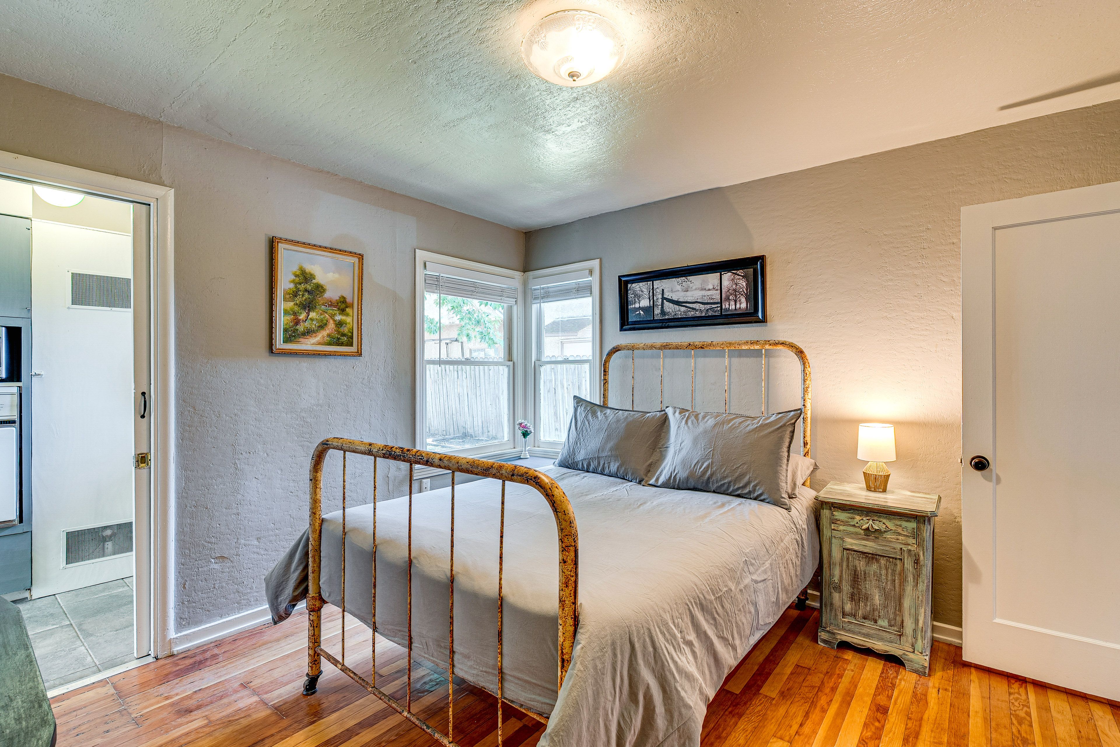 Bedroom 2 | Queen Bed