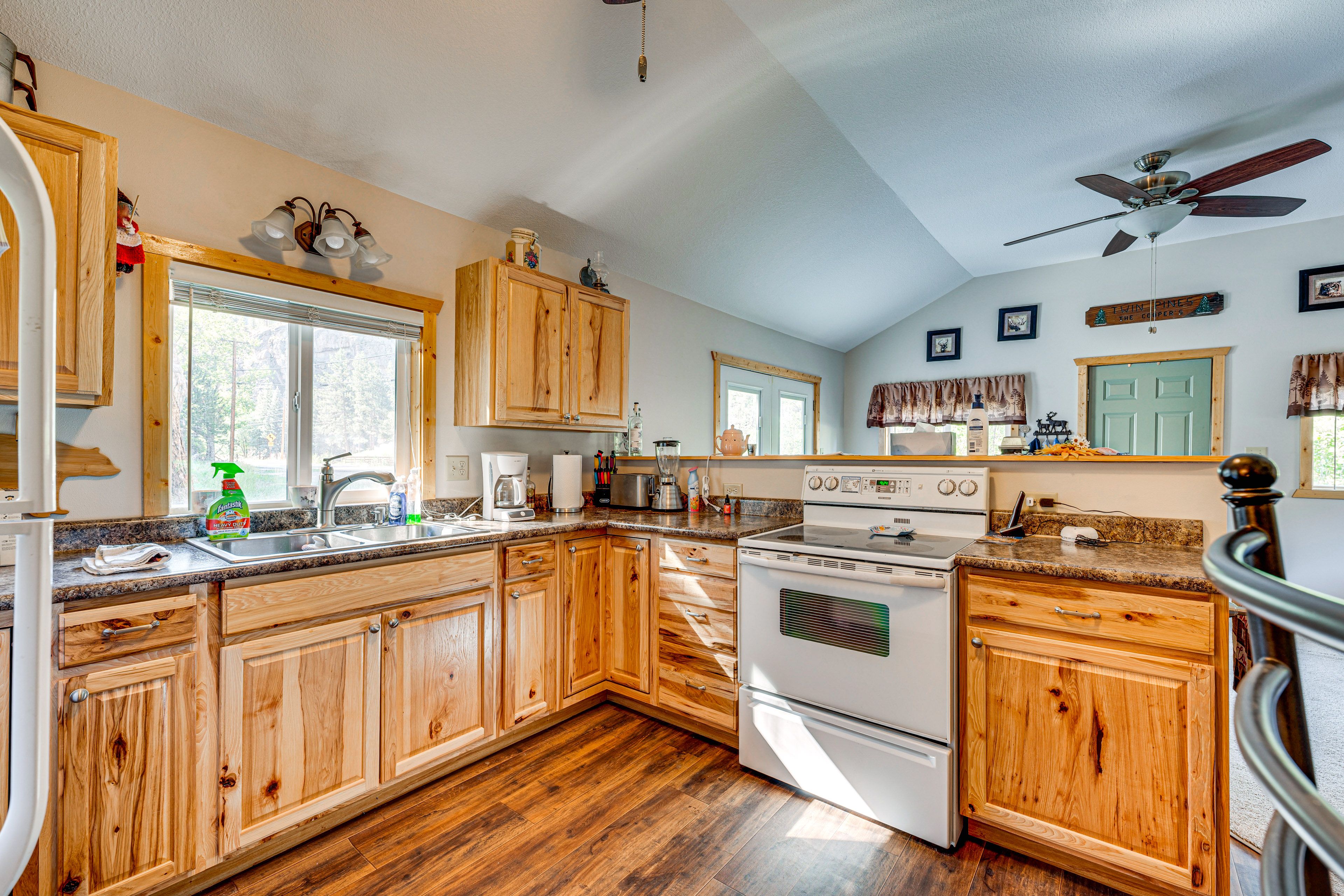 Kitchen | Drip Coffee Maker | Blender | Crockpot | Spices