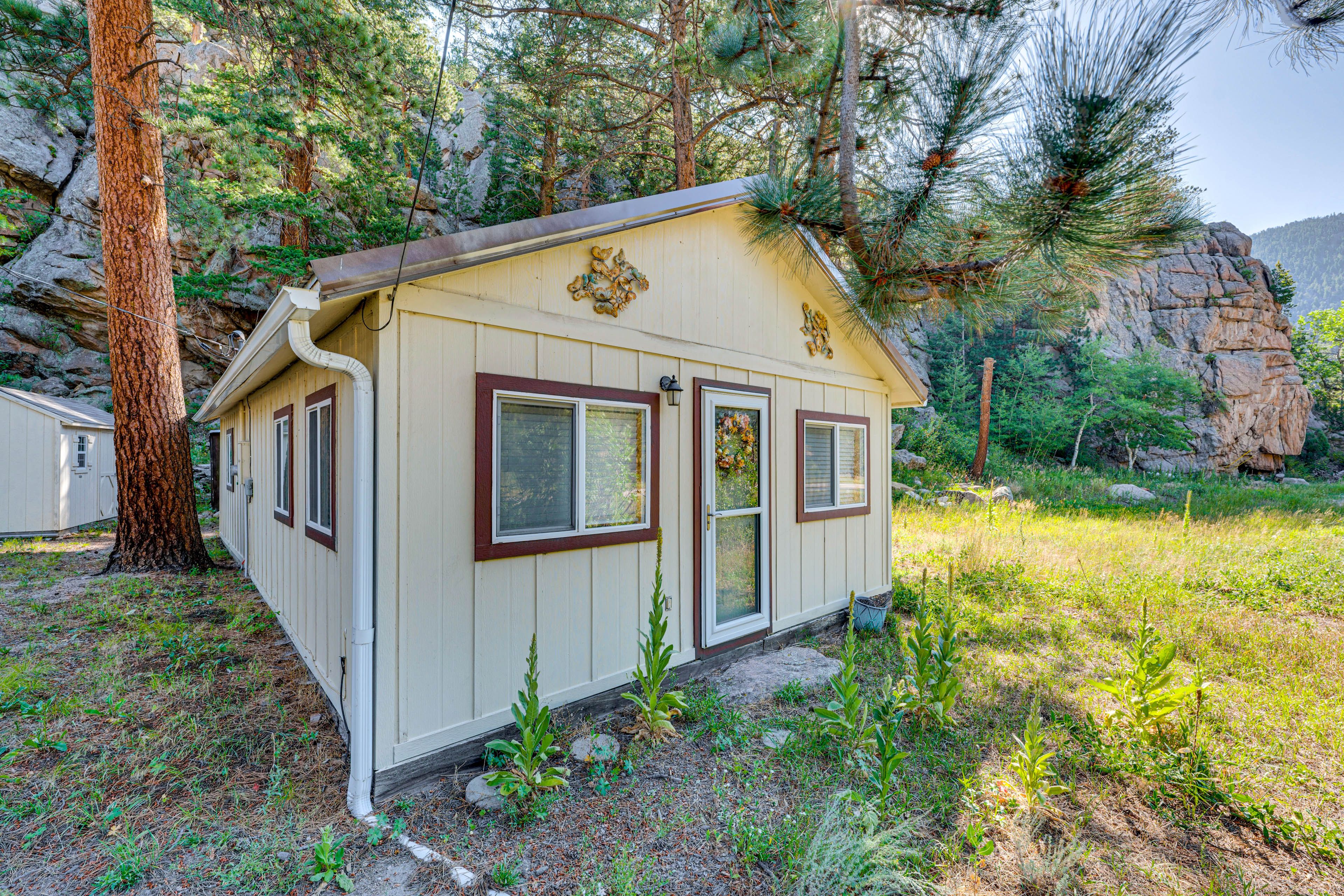 Drake Vacation Rental | 2BR | 1BA | 800 Sq Ft | 1 Step to Enter