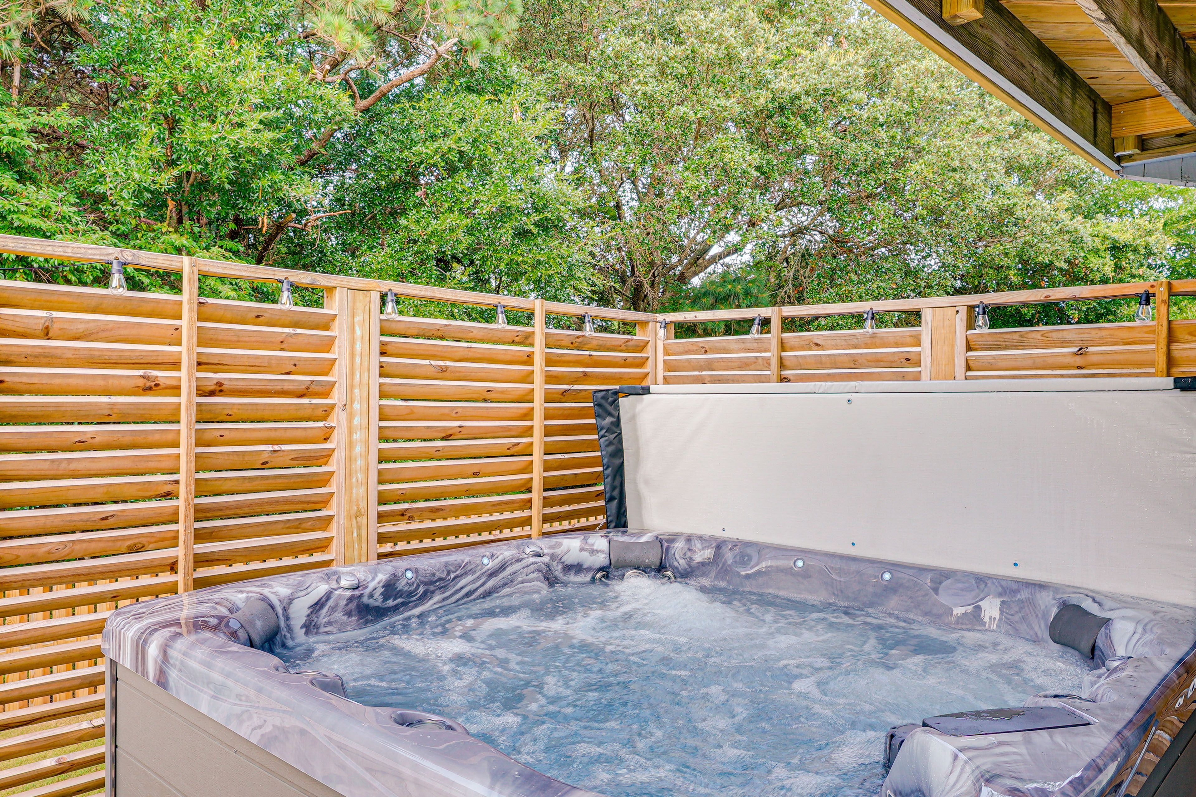 Deck | Hot Tub