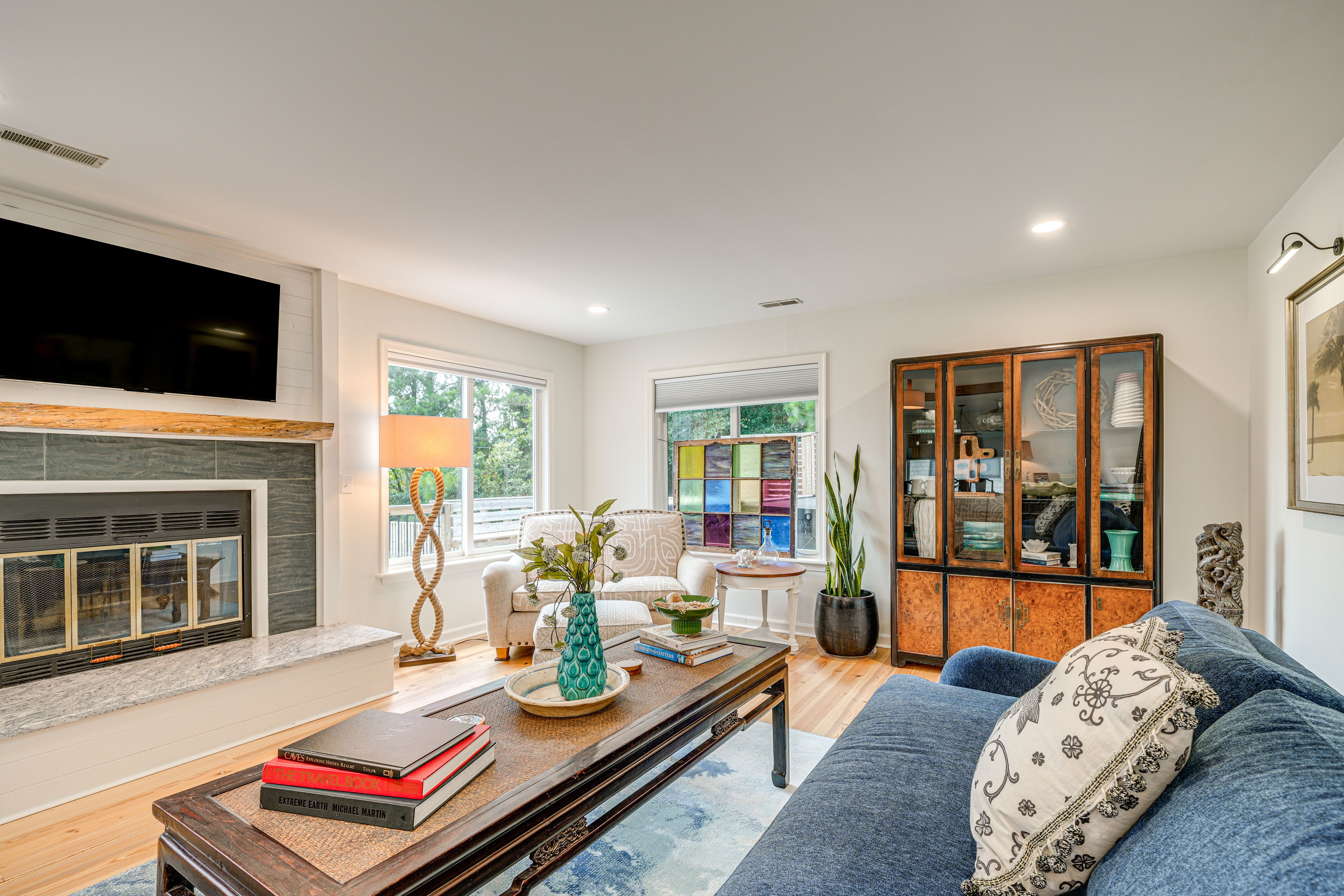 Living Room | Free WiFi | Smart TV | 1st Floor
