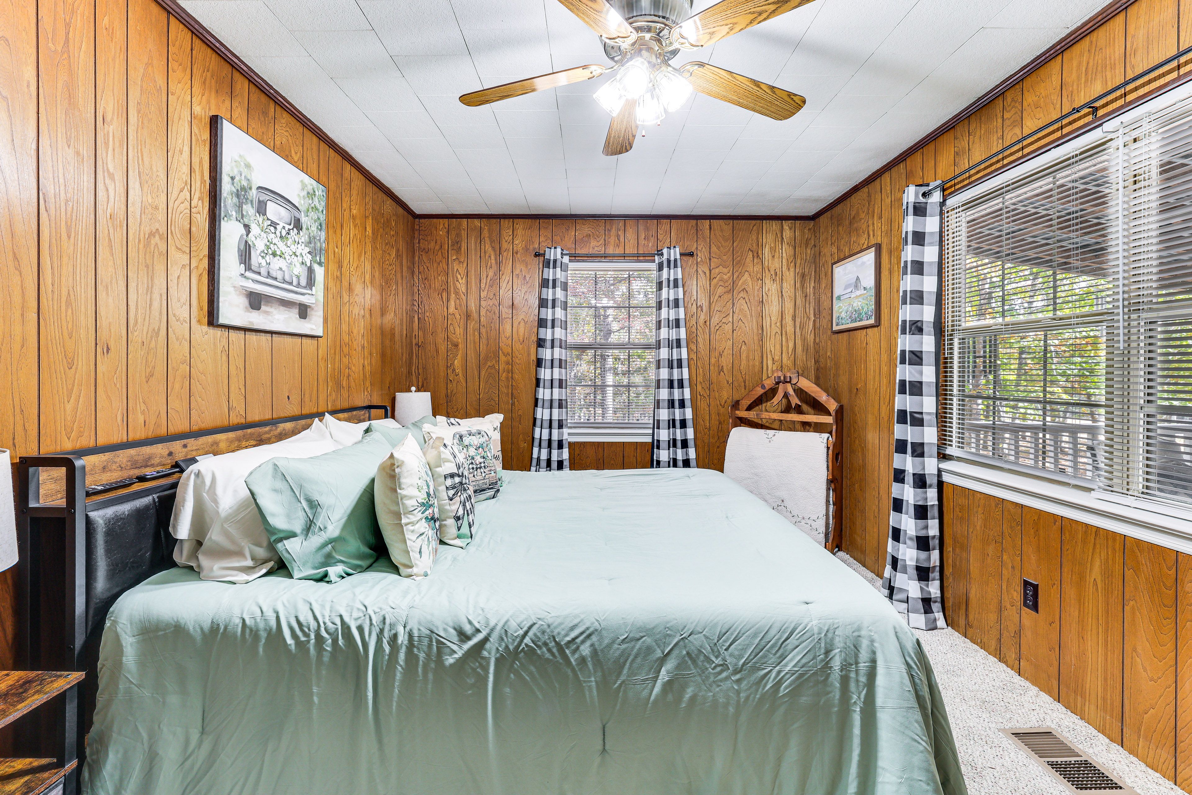 Bedroom 1 | King Bed | Smart TV