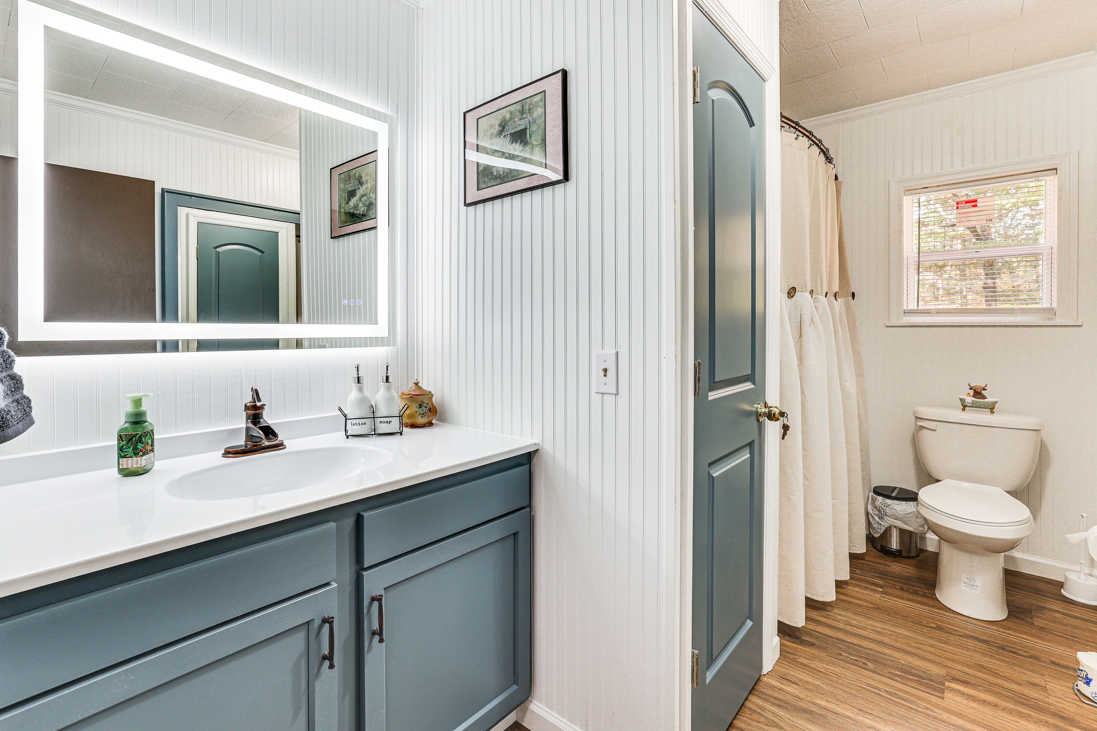 Full Bathroom | Towels Provided