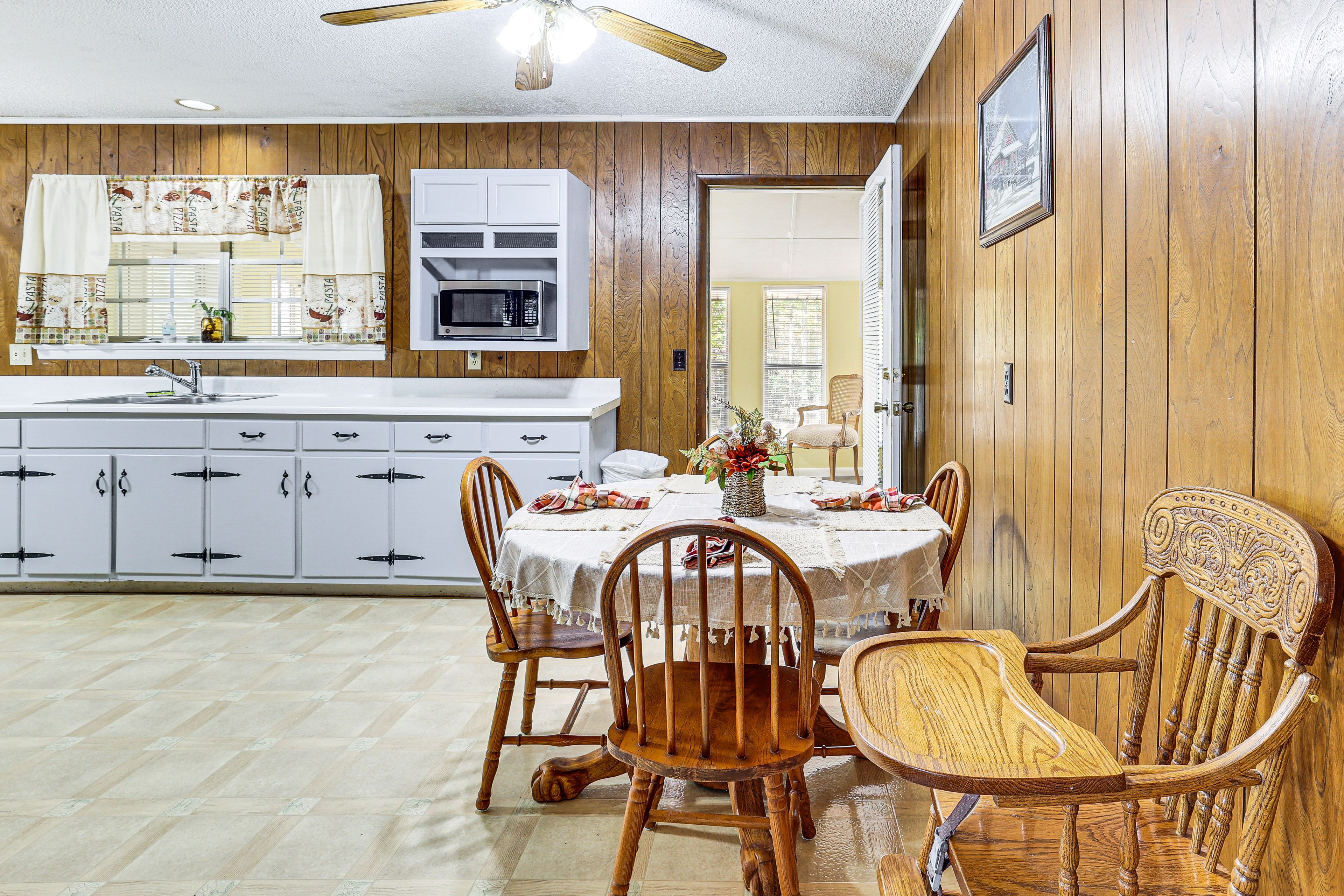 Dining Area | Dishware/Flatware