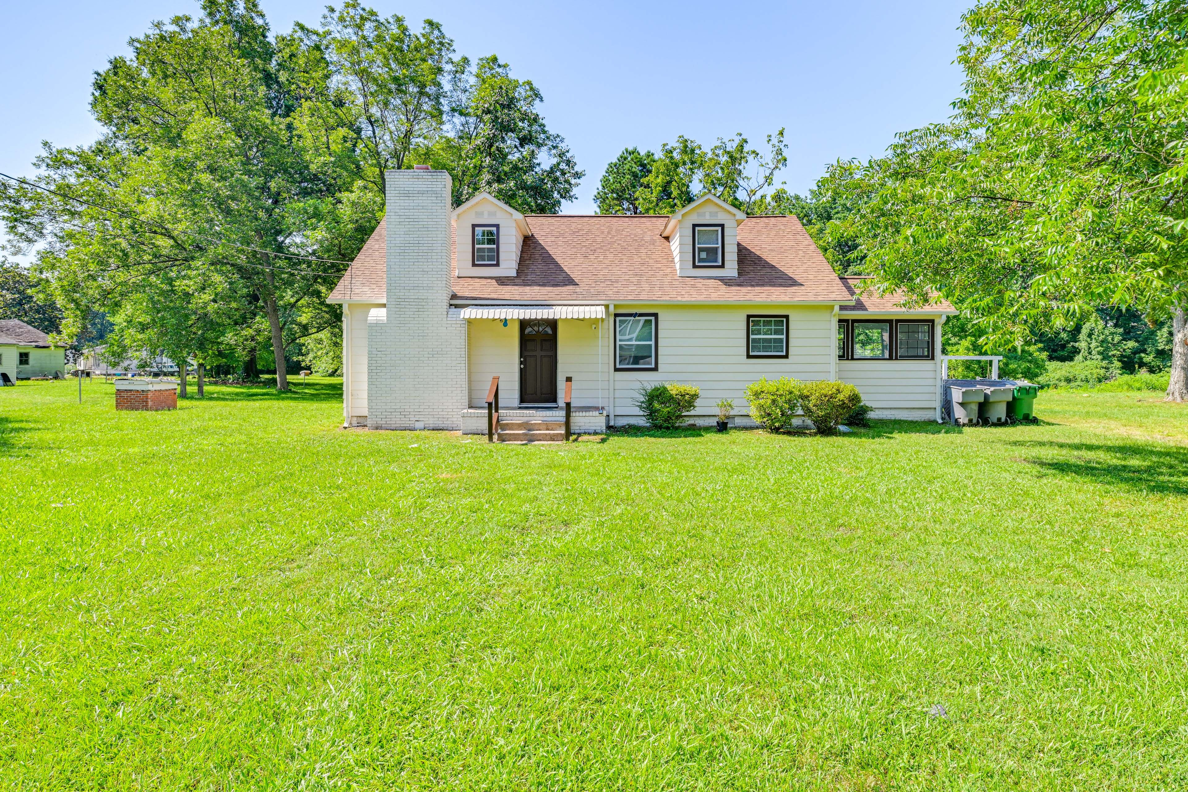 Charlotte Vacation Rental | 4BR | 2BA | 1,700 Sq Ft | 4 Steps to Enter