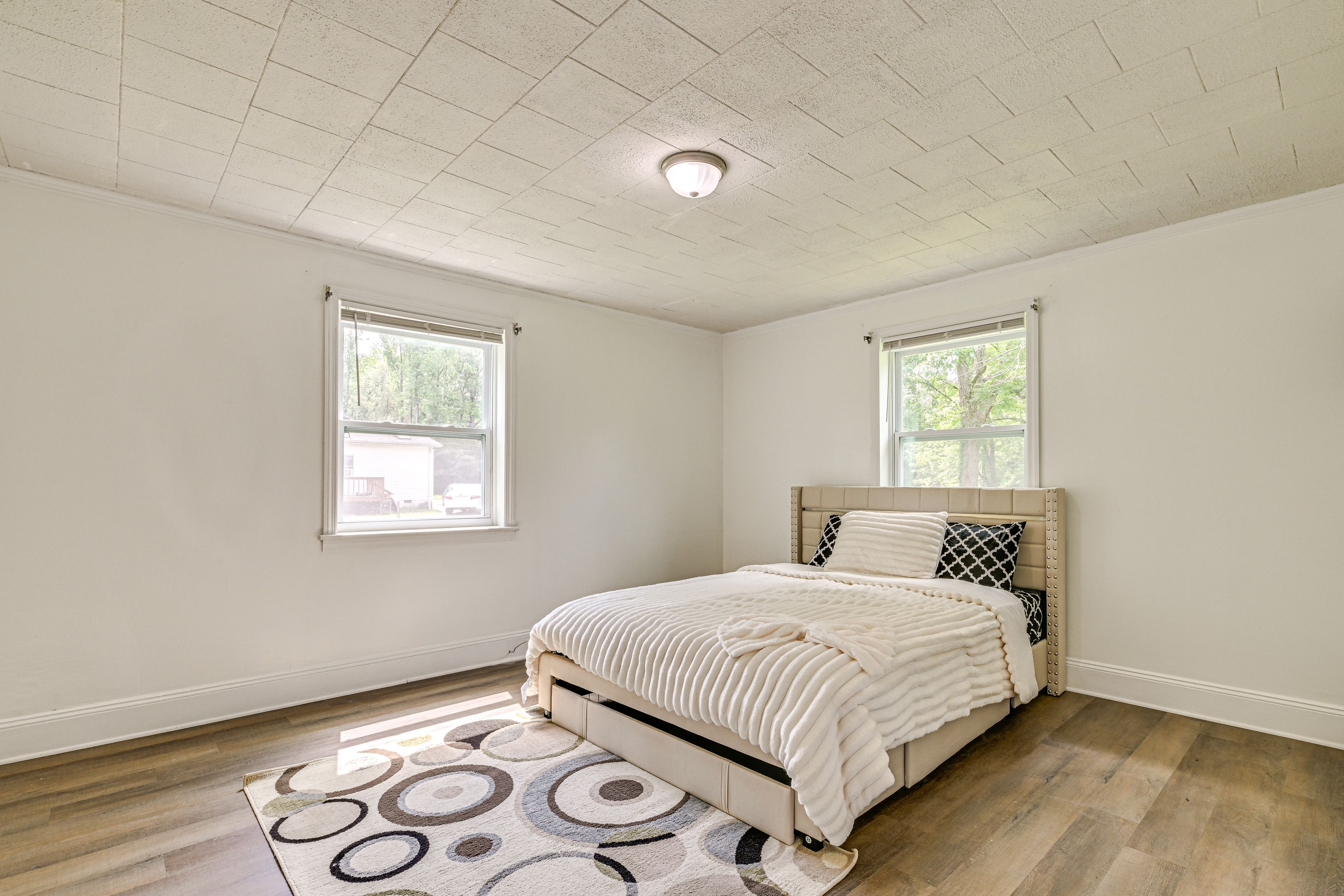 Bedroom 2 | 1st Floor | Queen Bed
