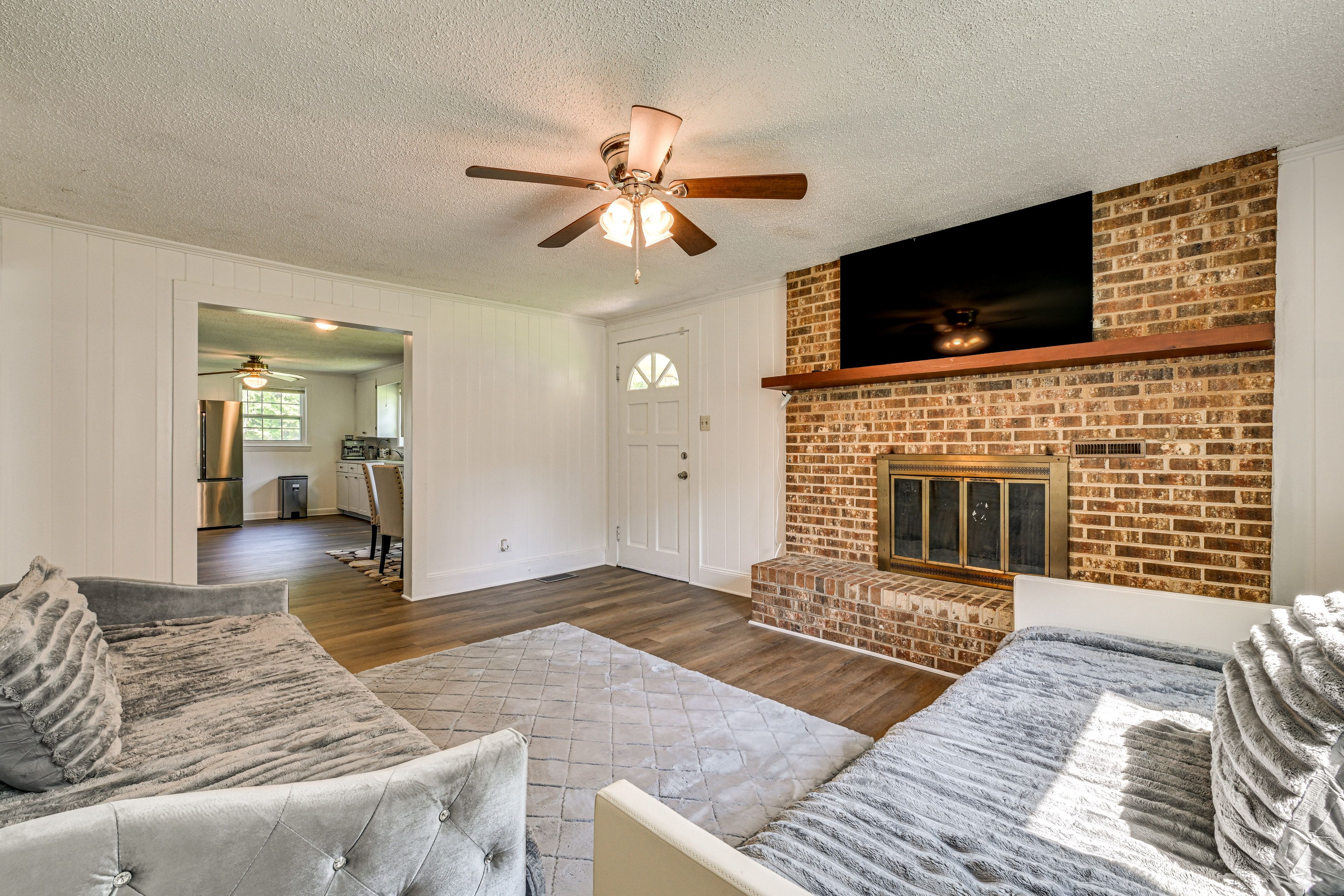Living Room | Twin Daybed | Twin Daybed w/ Twin Trundle | Smart TV