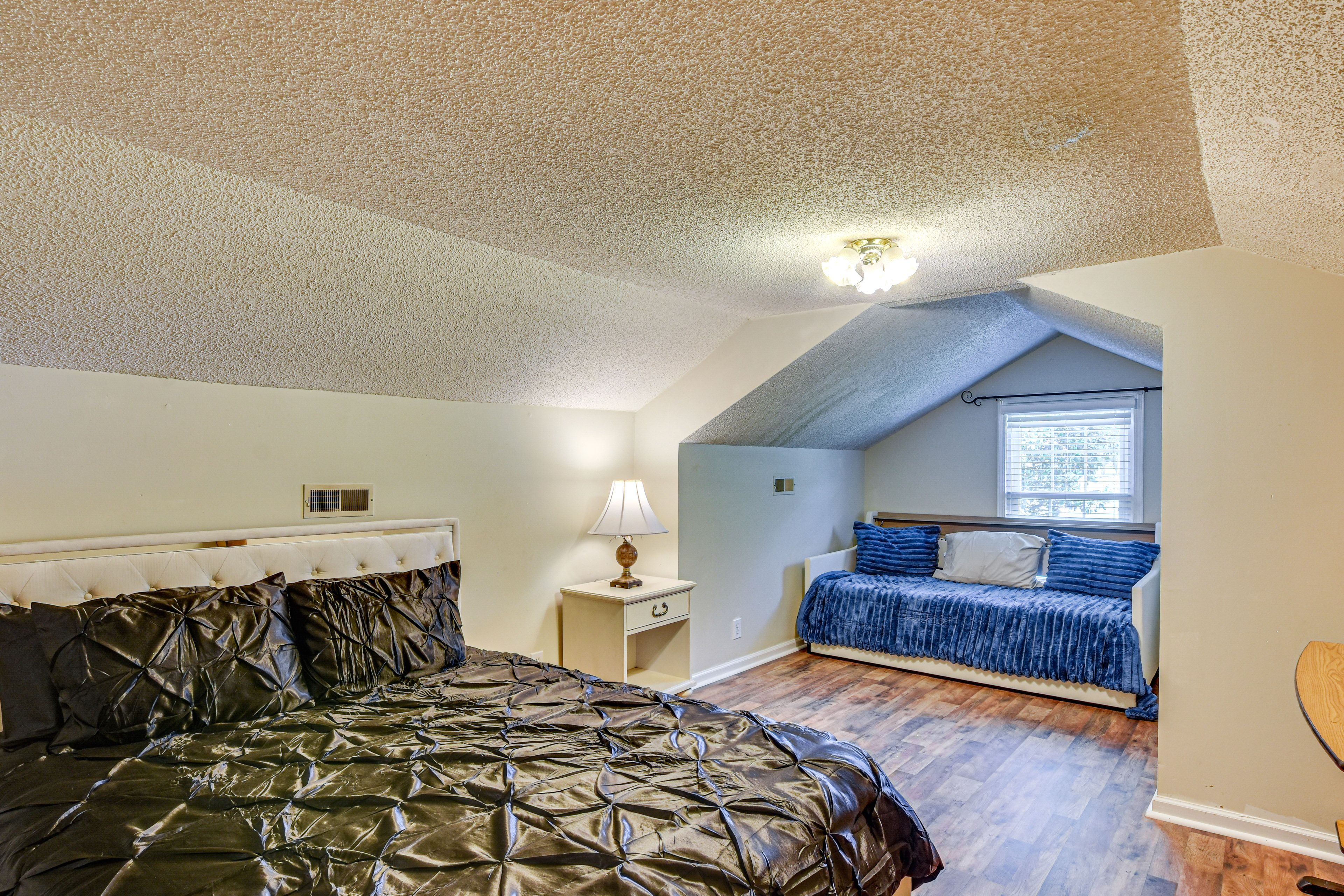 Bedroom 2 | Queen Bed | Twin Daybed w/ Twin Trundle | 2nd Floor