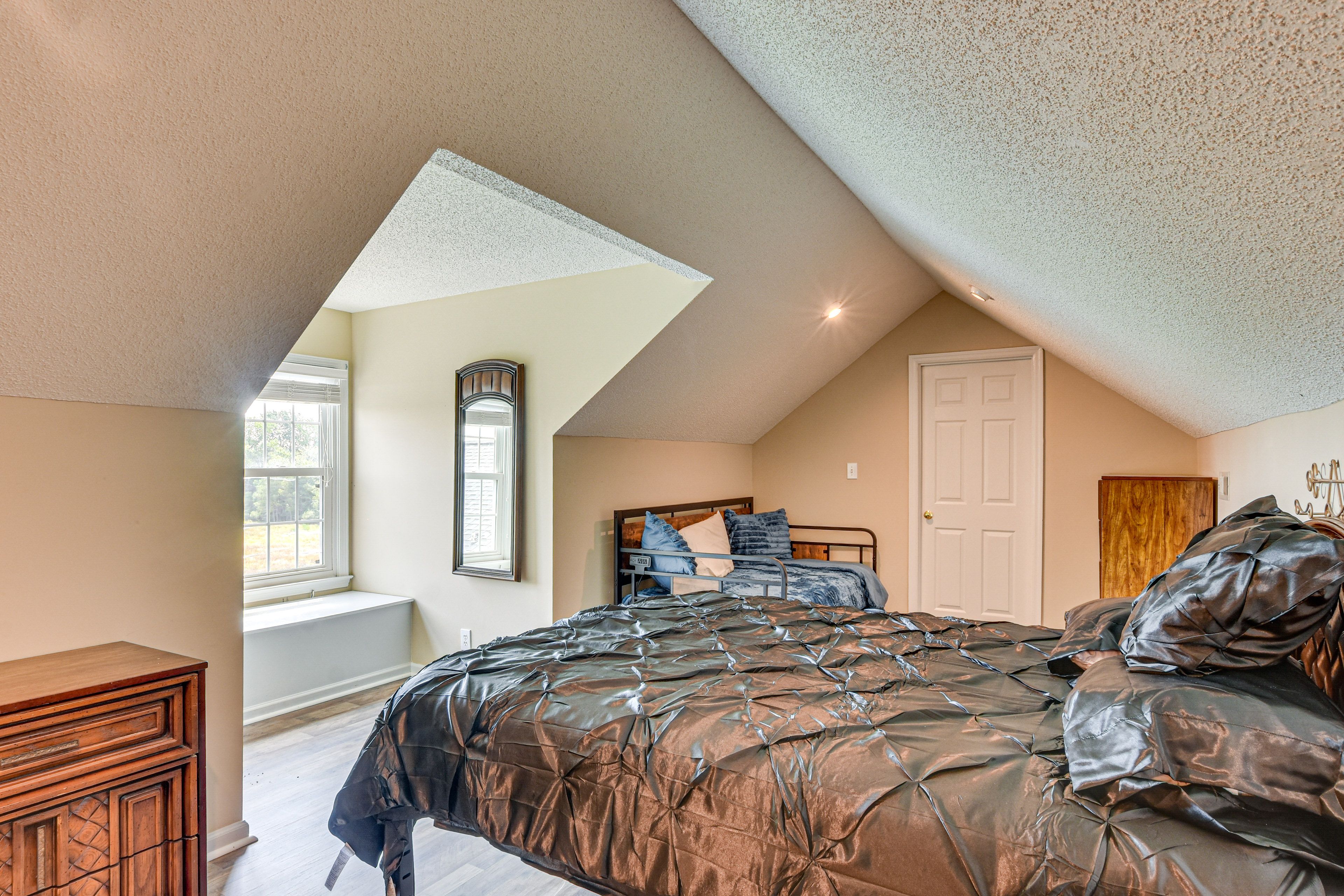 Bedroom 3 | Queen Bed | Twin Daybed w/ Twin Trundle | 2nd Floor