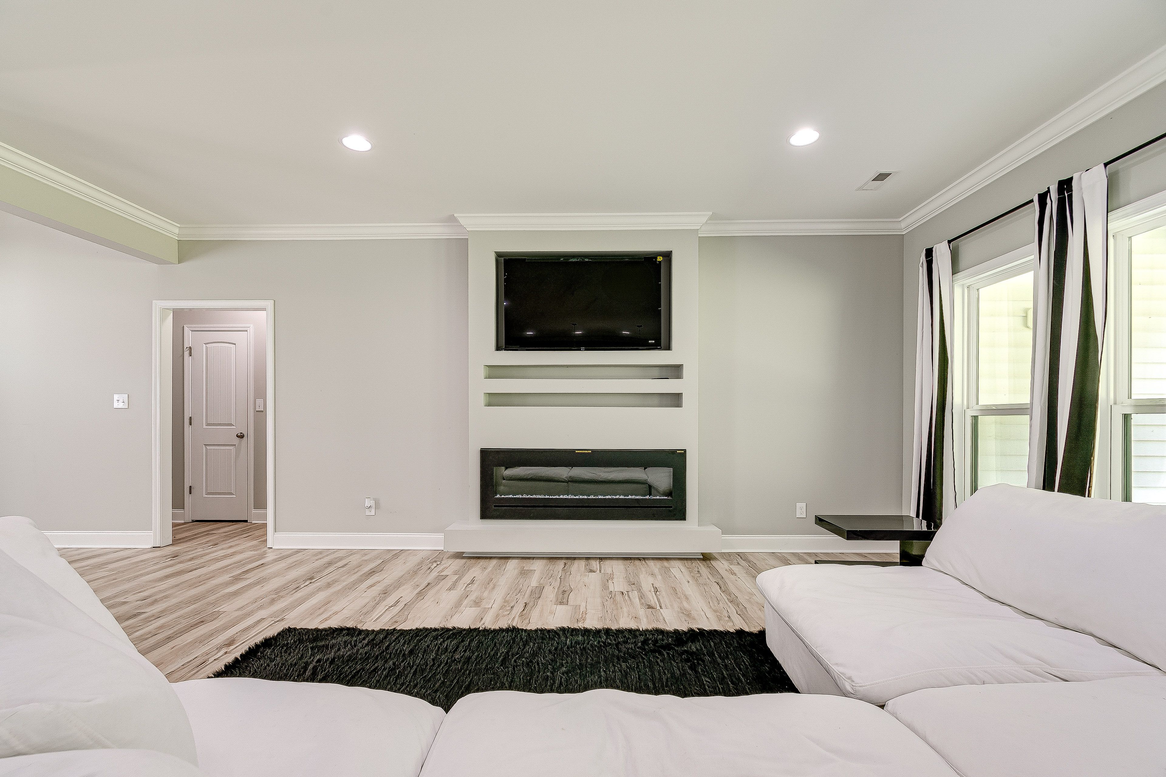 Living Room | Free WiFi | Central A/C & Heat