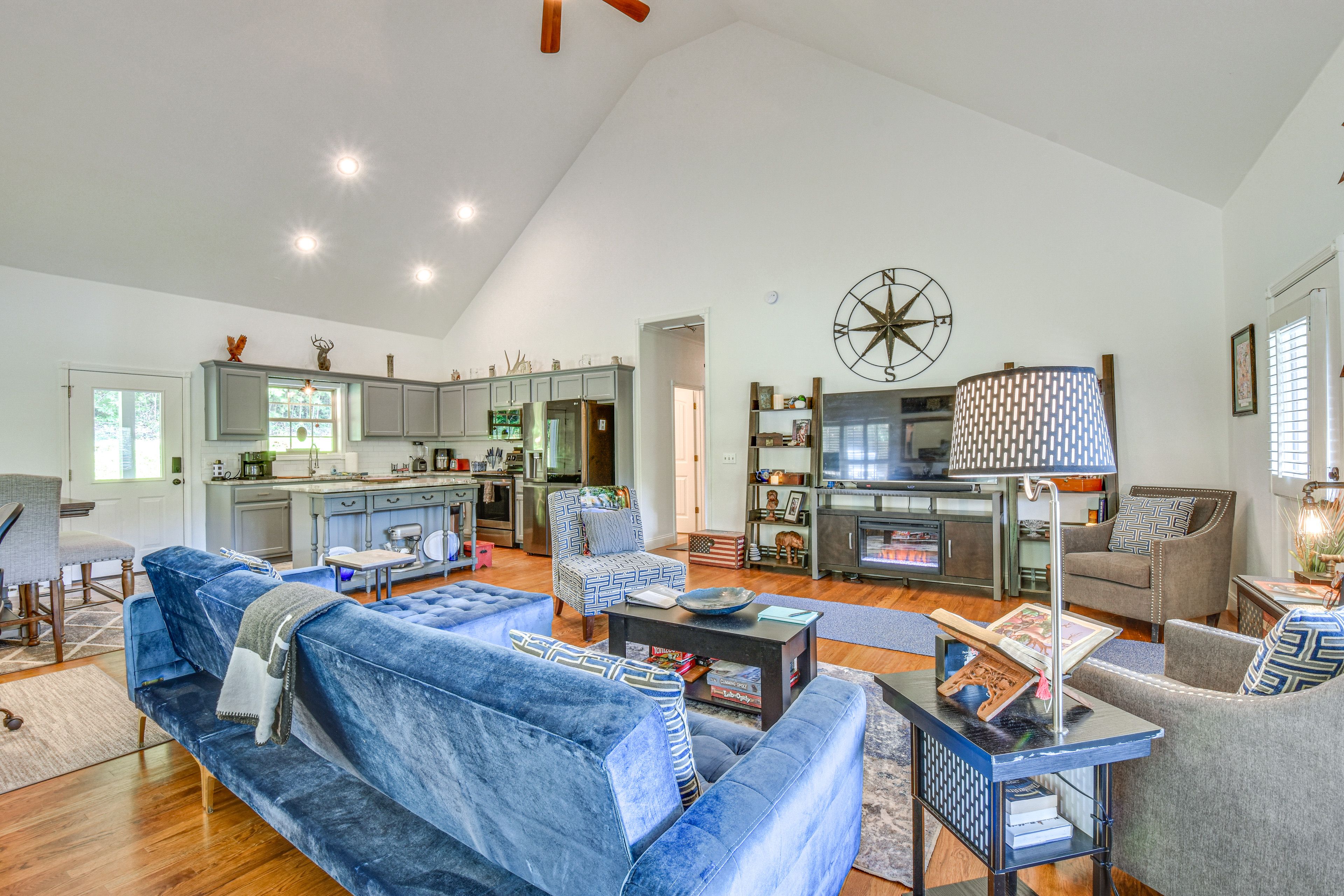Hiawassee Vacation Rental | 2BR | 2BA | Steps Required | 1,300 Sq Ft