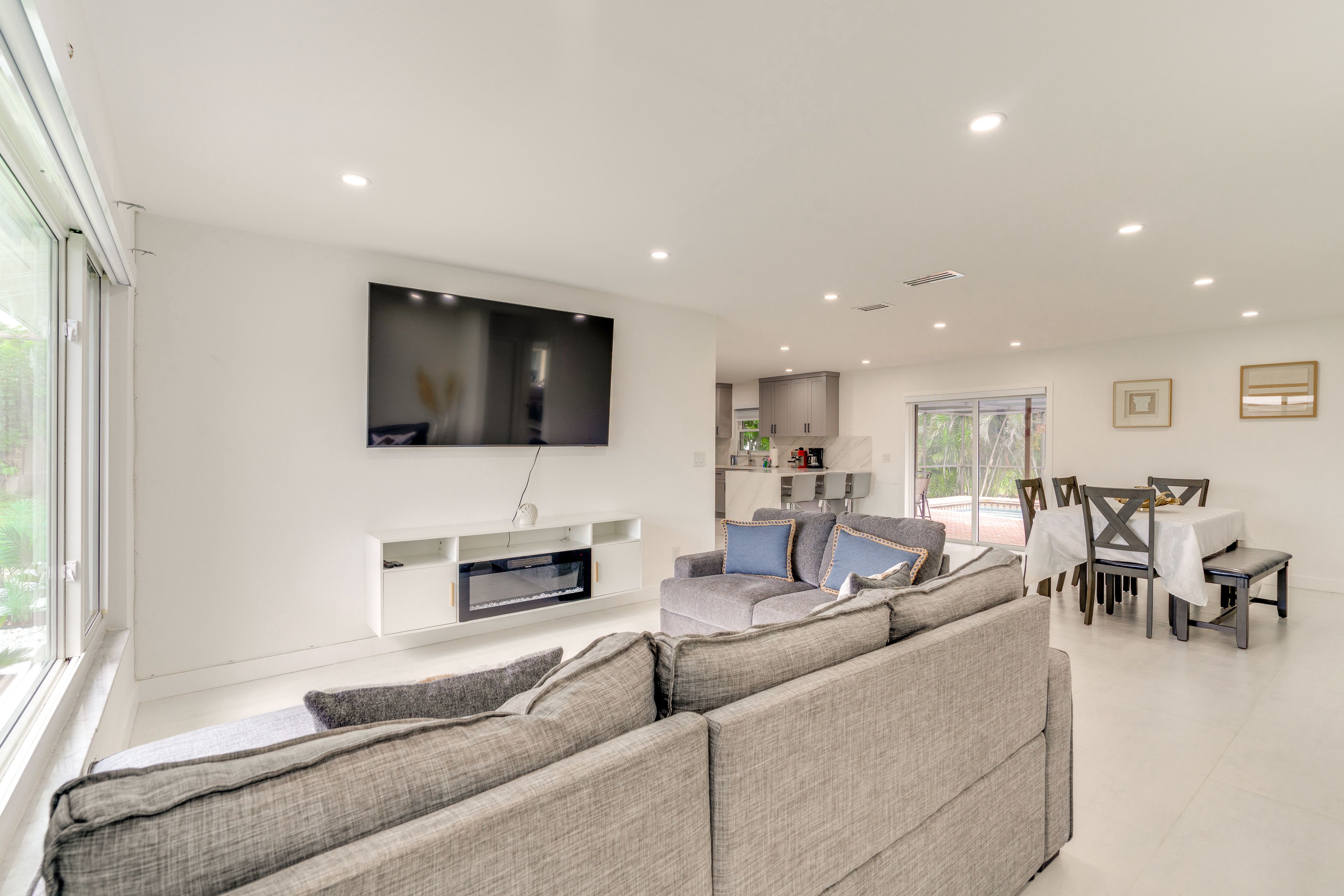 Living Room | Full Sleeper Sofa | Central Heating & A/C | Free WiFi