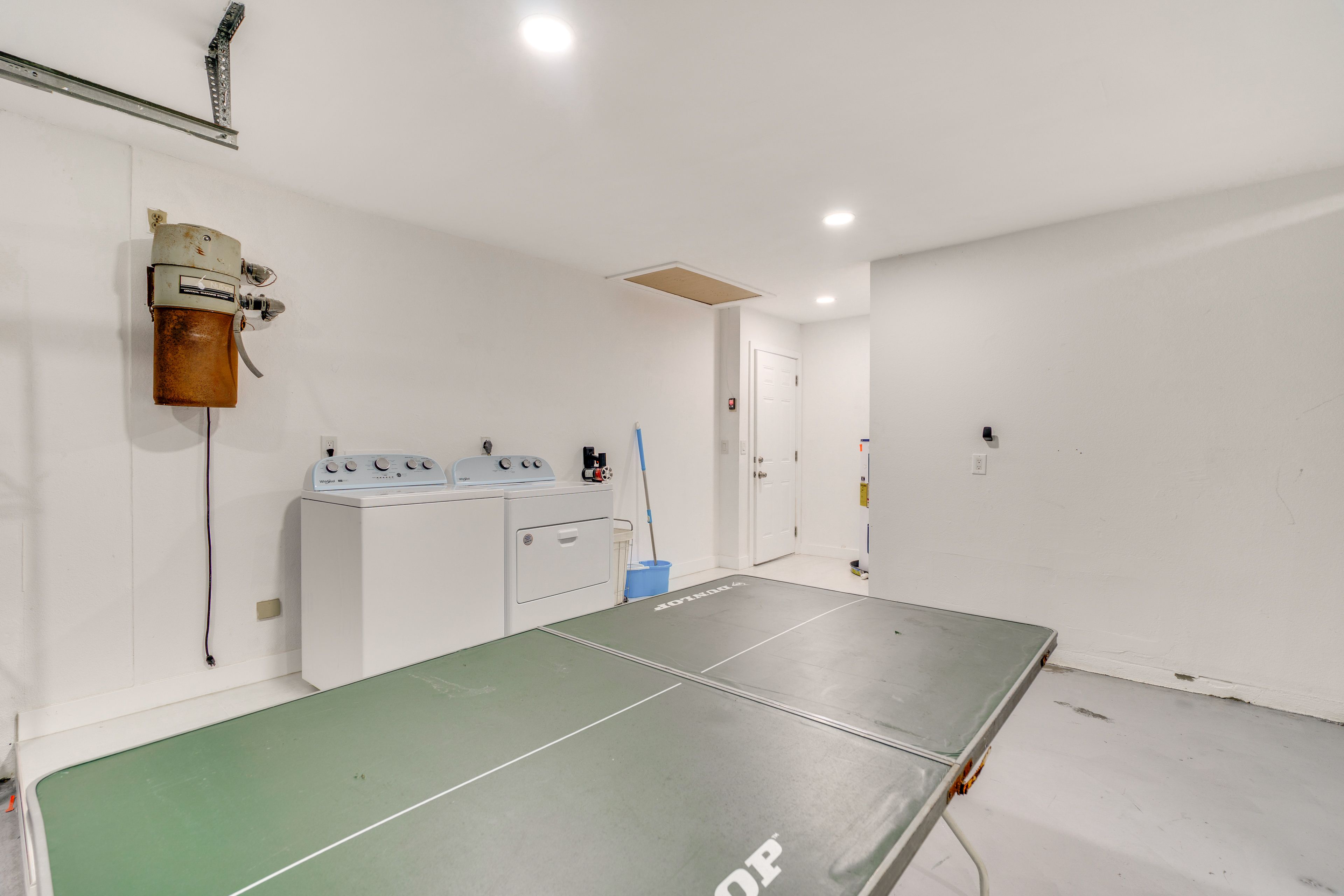 Garage | Washer/Dryer | Ping-Pong Table