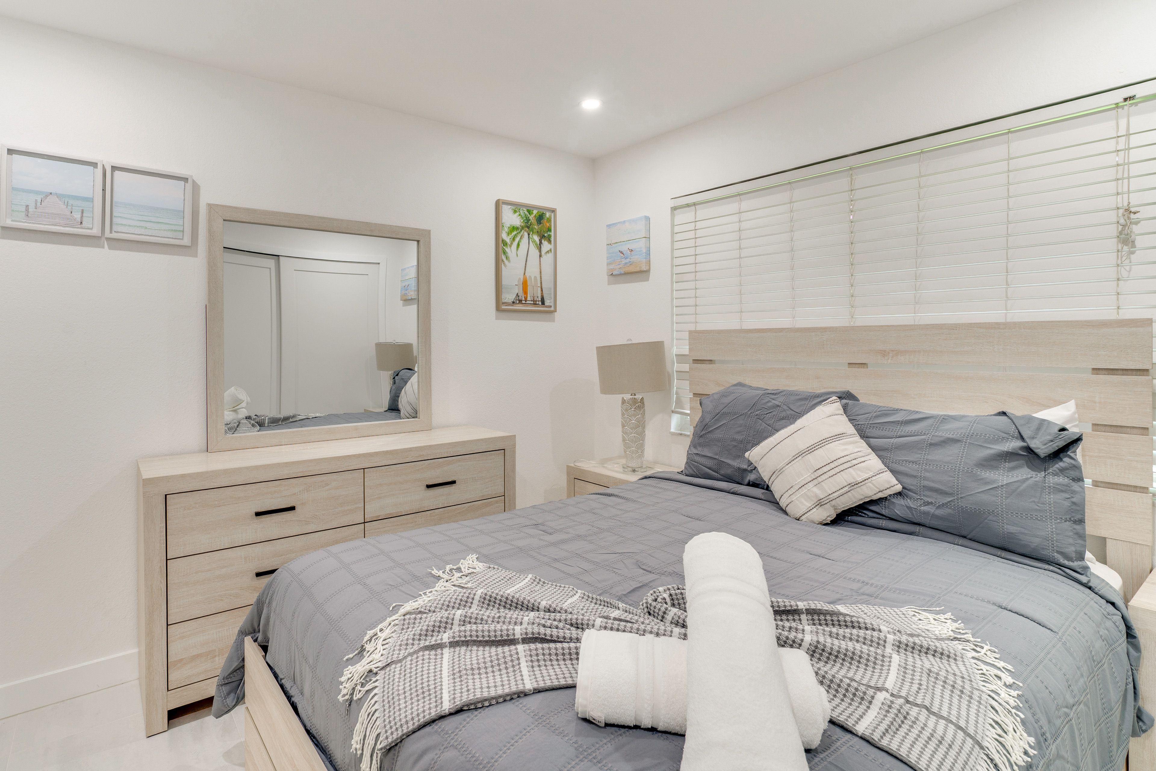 Bedroom 3 | Queen Bed