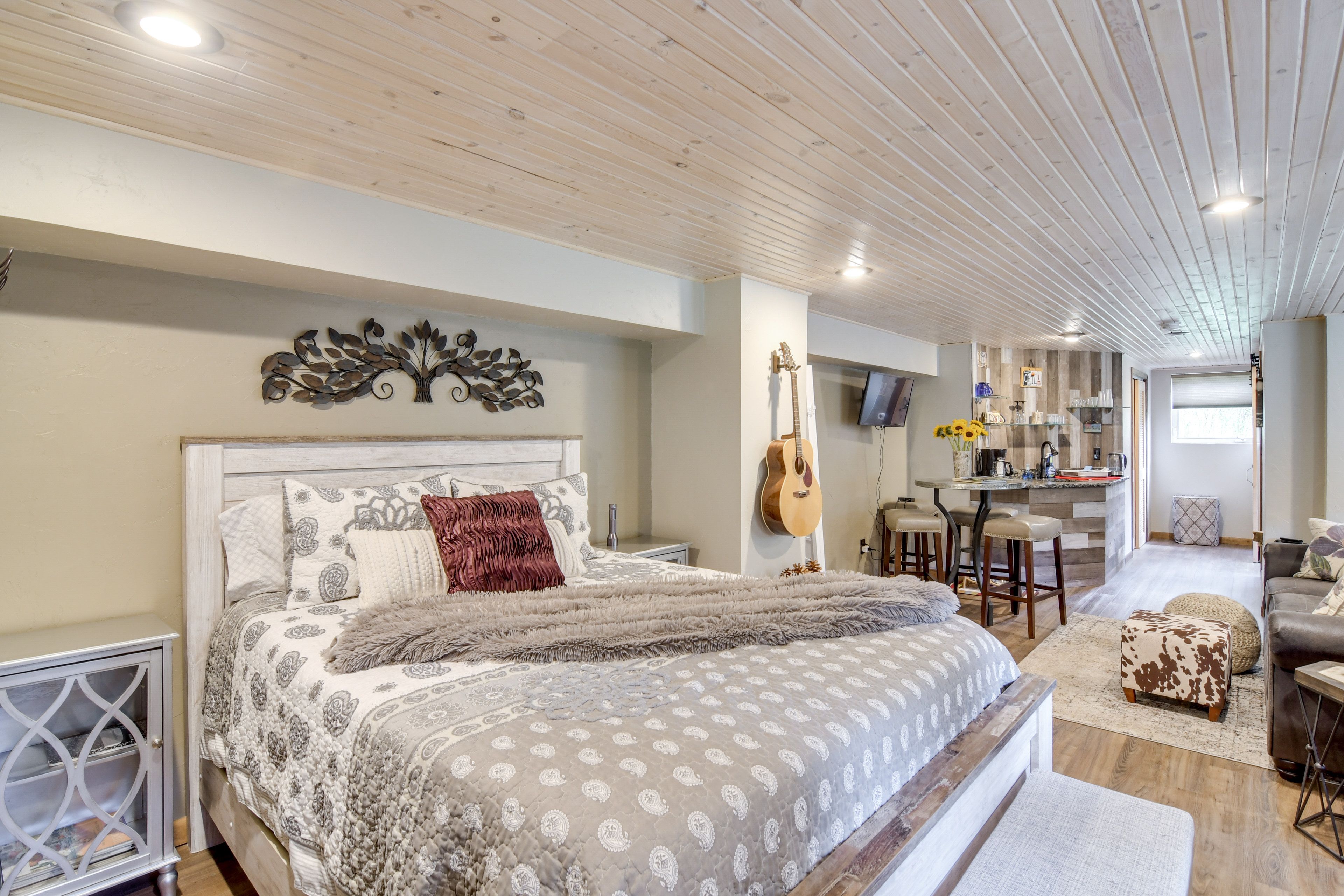 Studio | Queen Bed | Queen Sleeper Sofa