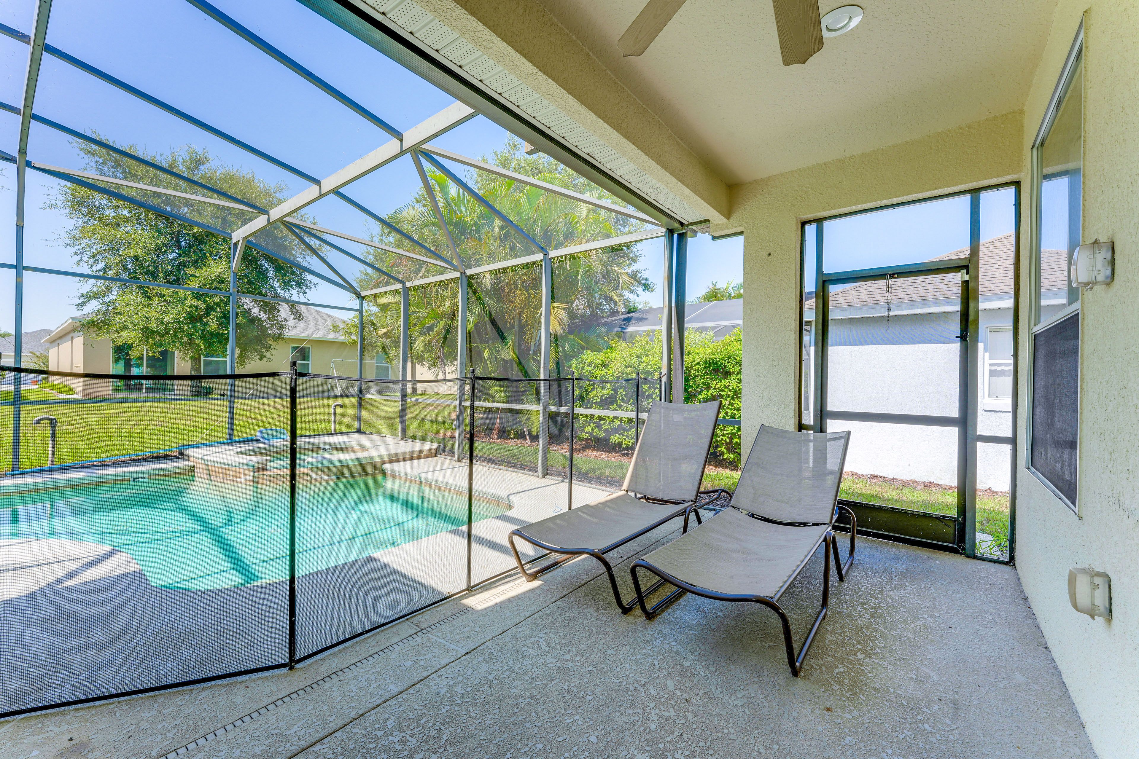 Screened-In Lanai | Lounge Chairs | Dining Area | Charcoal Grill