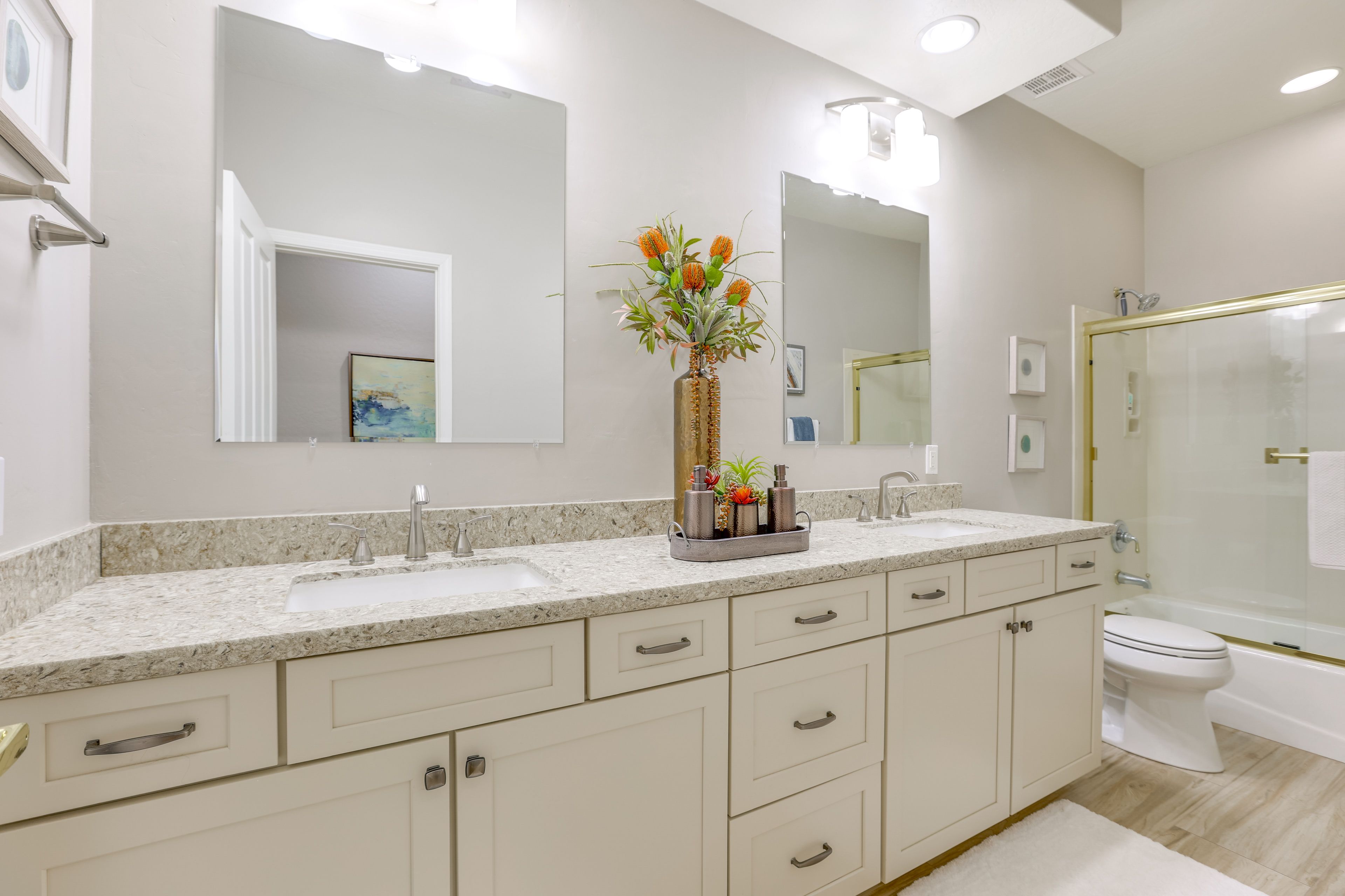 Full Bathroom | Complimentary Toiletries | Hair Dryer
