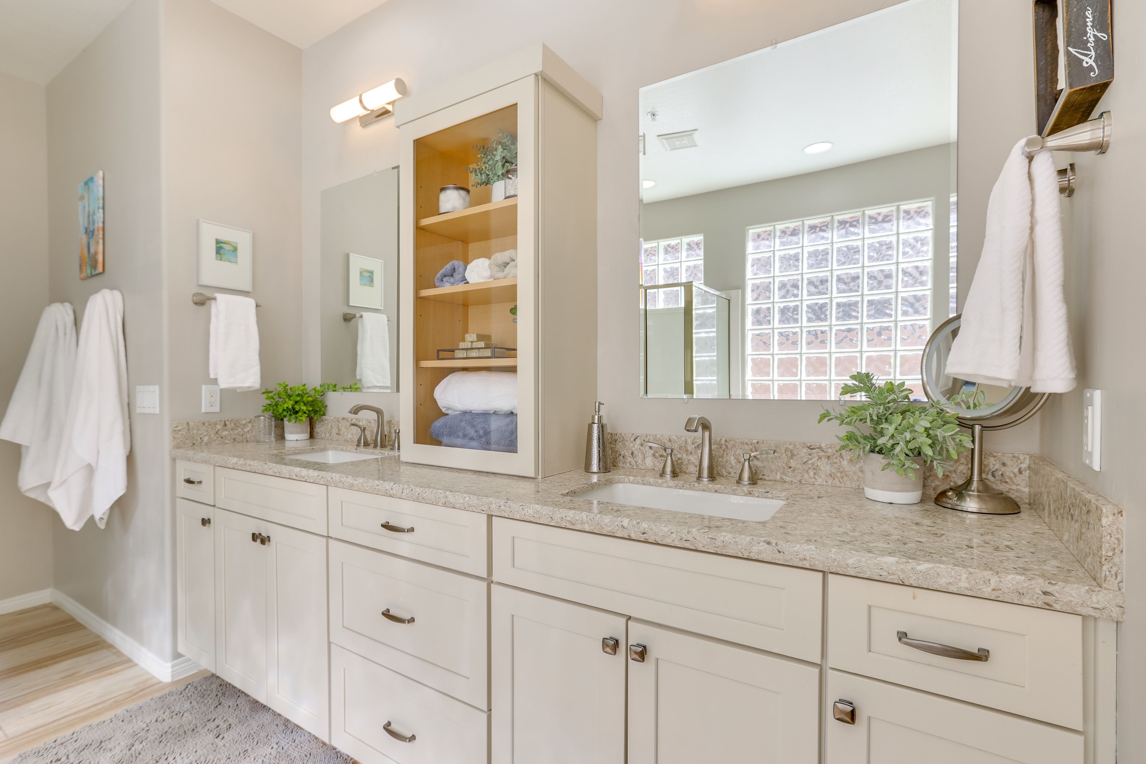 En-Suite Bathroom | Towels Provided