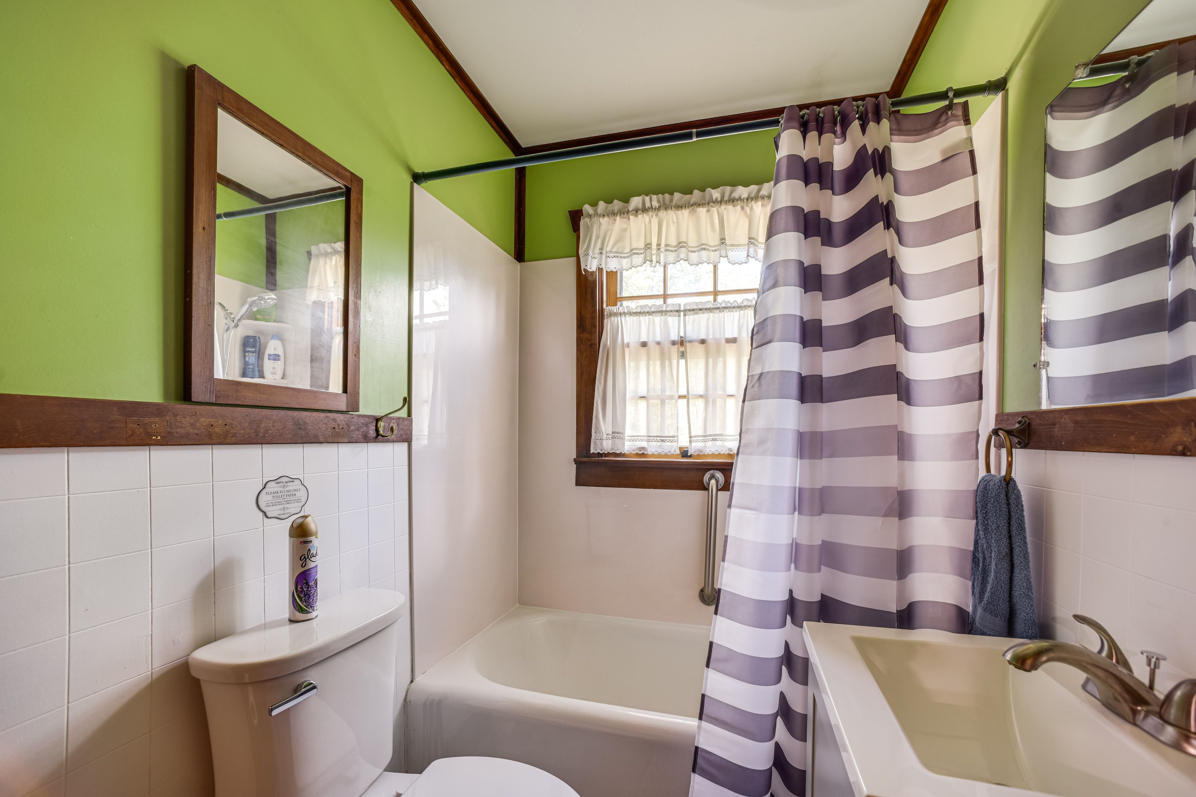 Bathroom | Towels Provided