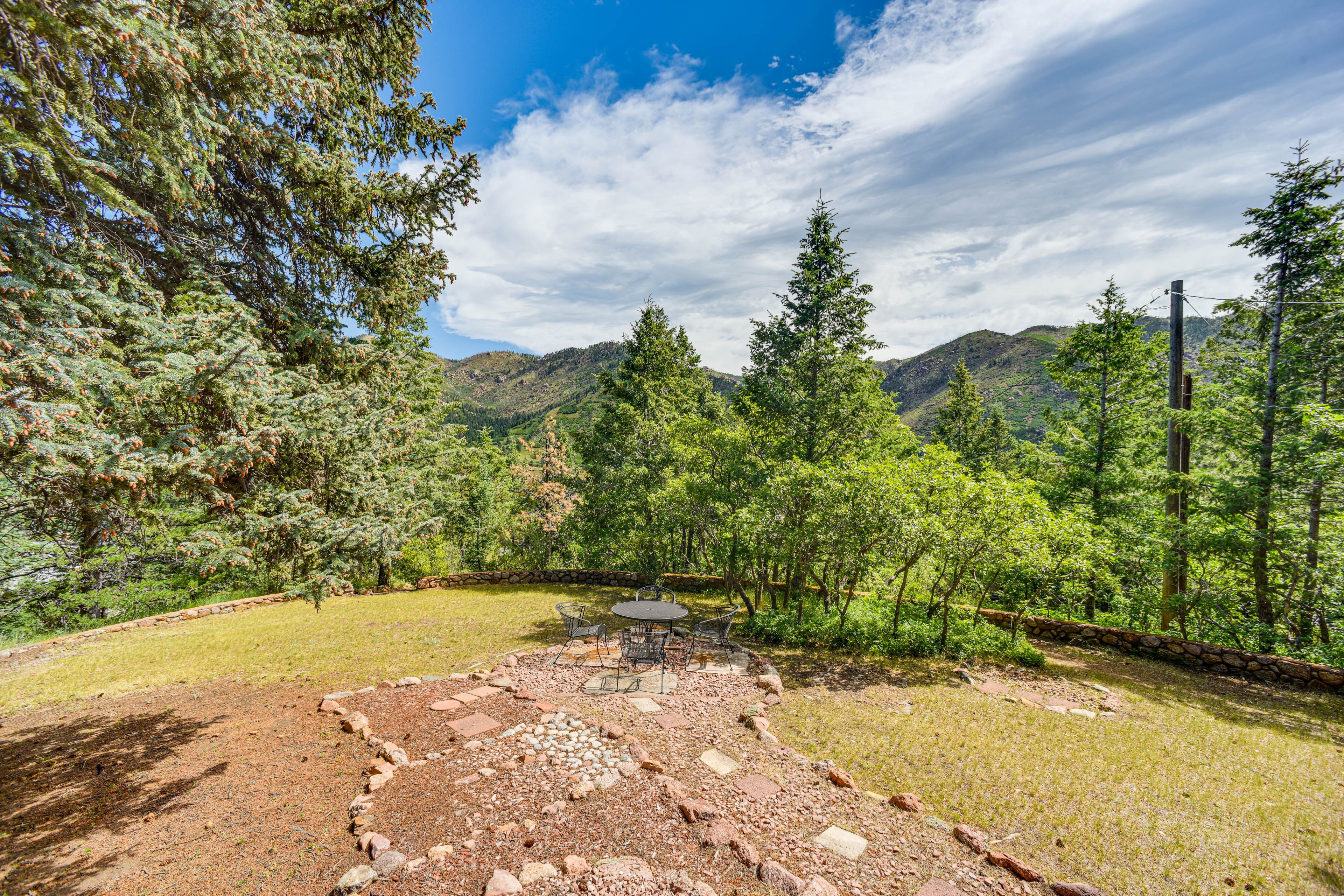 Outdoor Dining Area | Backyard | Mountain Views