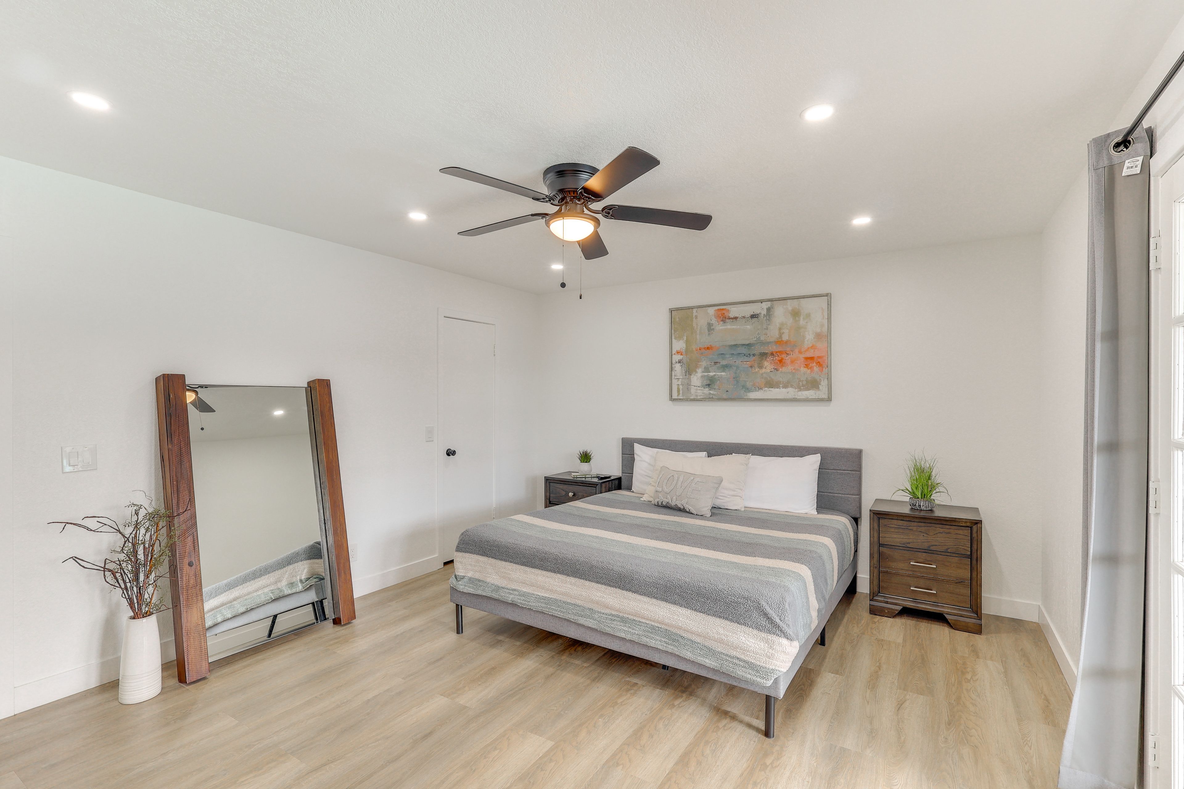Bedroom 2 | King Bed | Linens