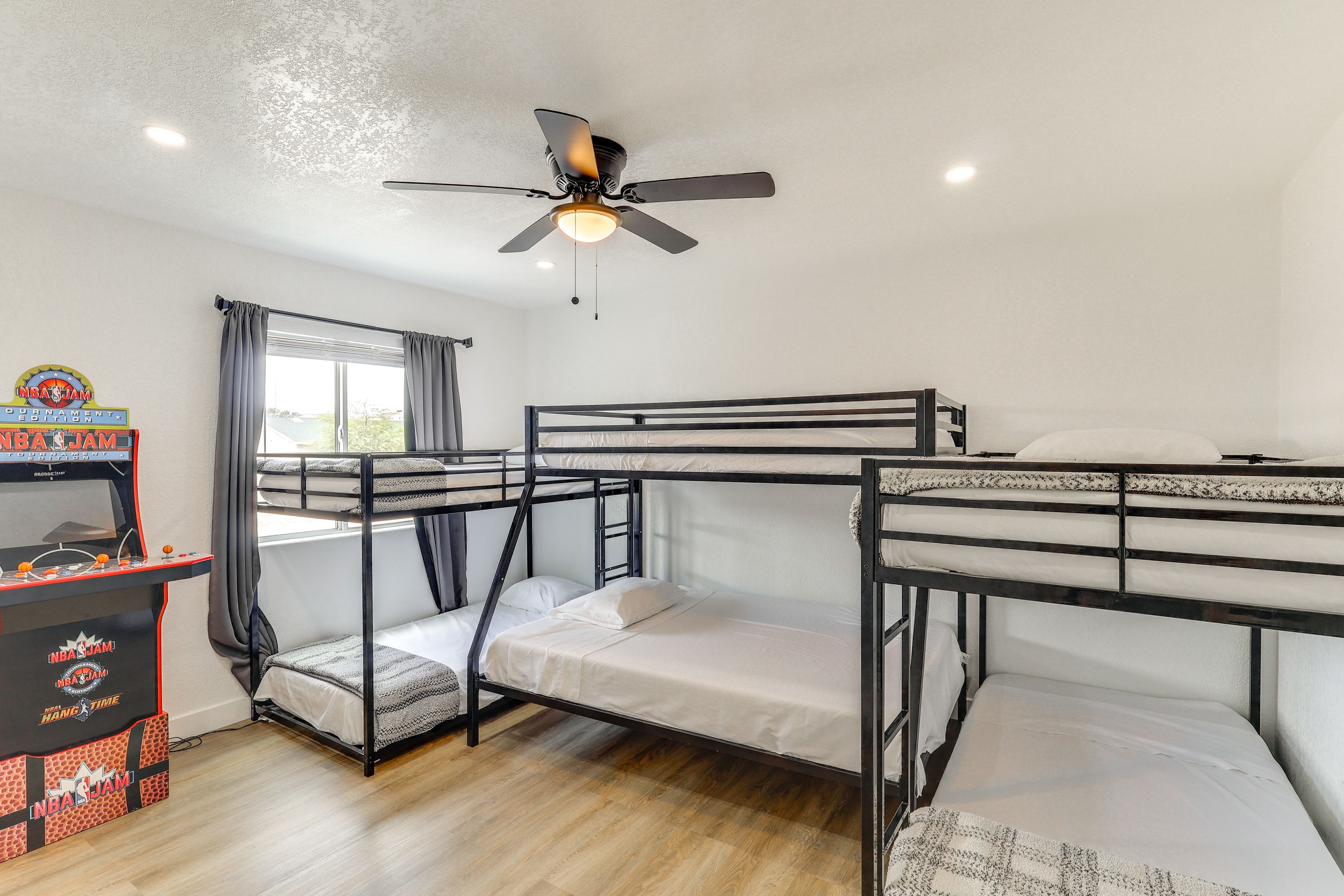 Bedroom 5 | 2 Twin Bunk Beds | Twin/Full Bunk Bed