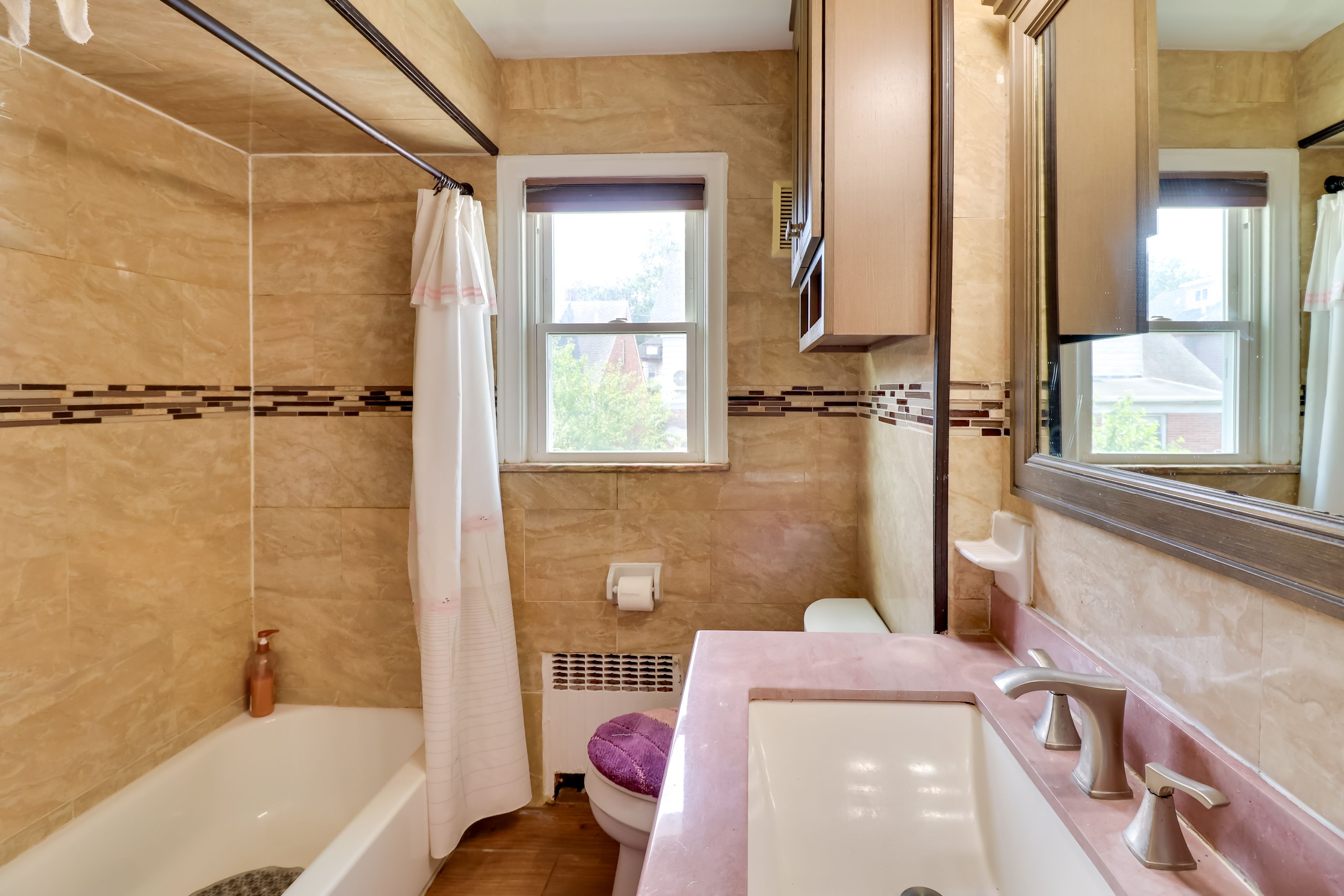 Full Bathroom | 2nd Floor