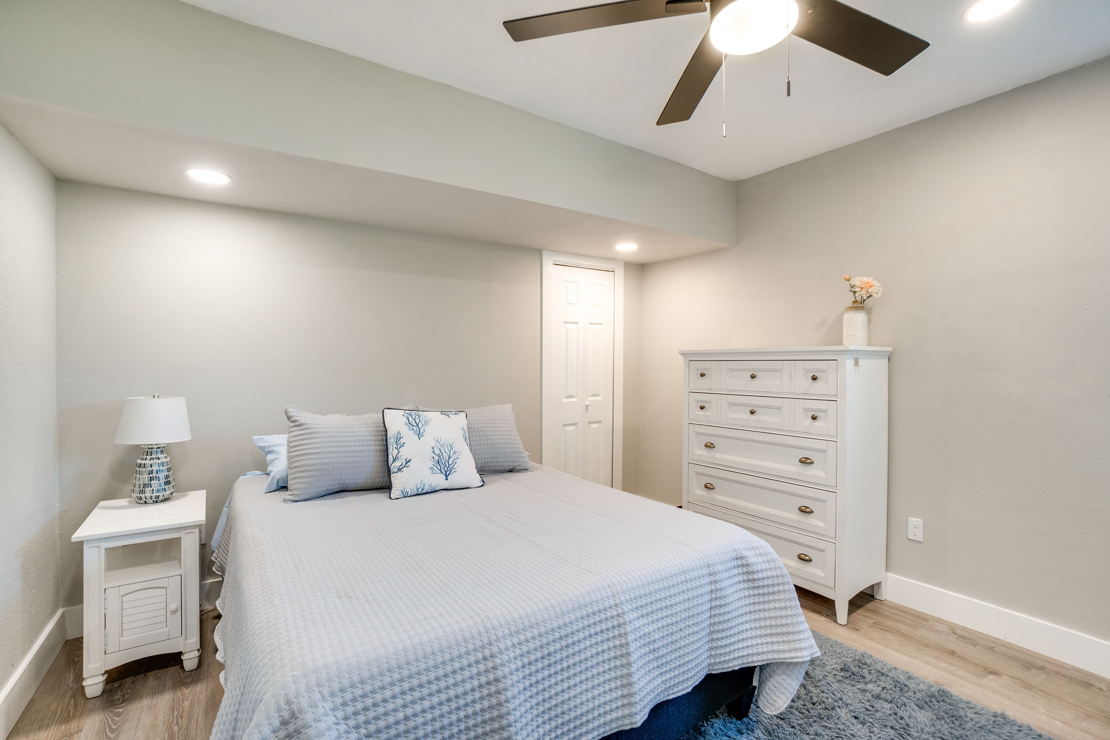 Bedroom 2 | Queen Bed