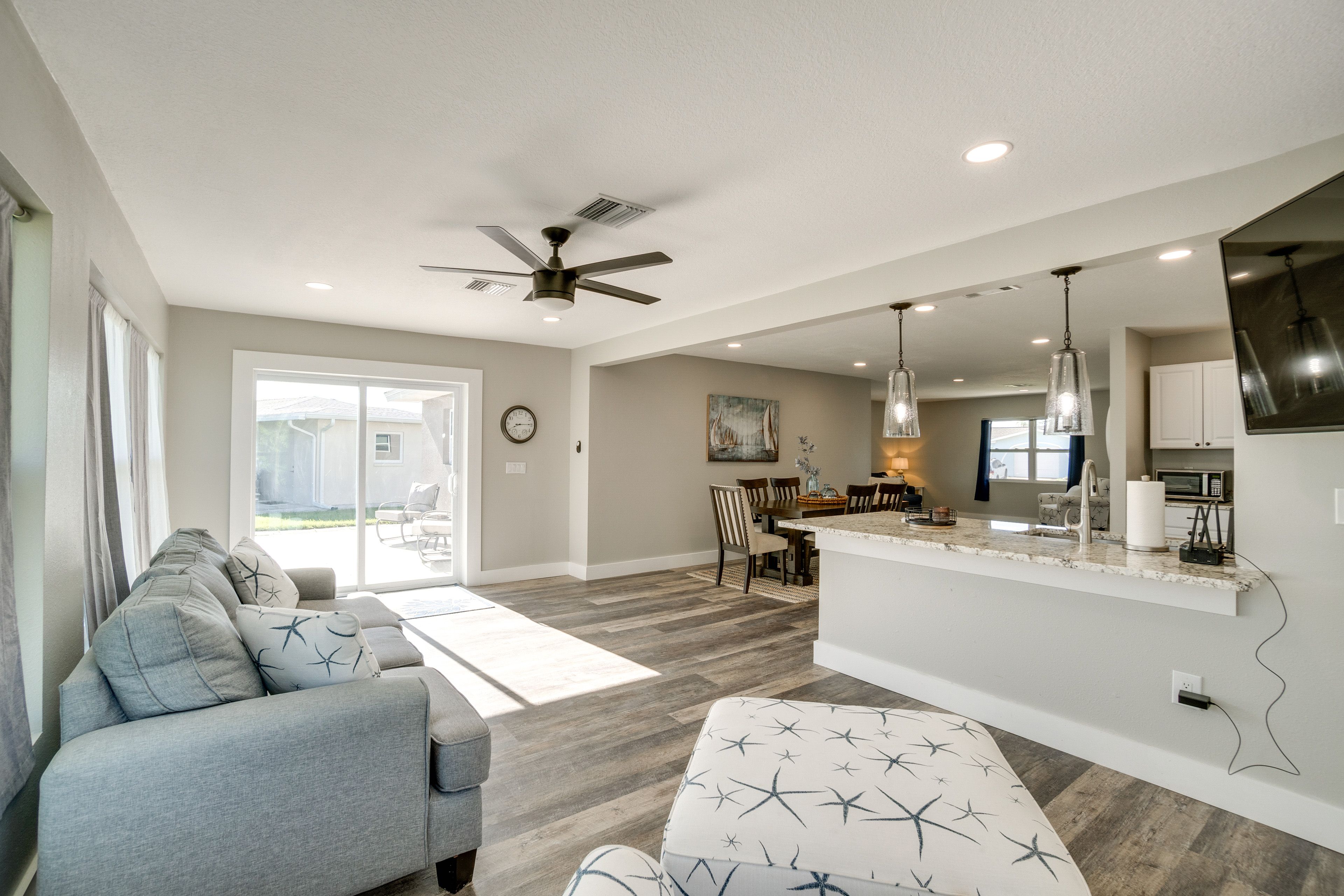 Living Room | Smart TV