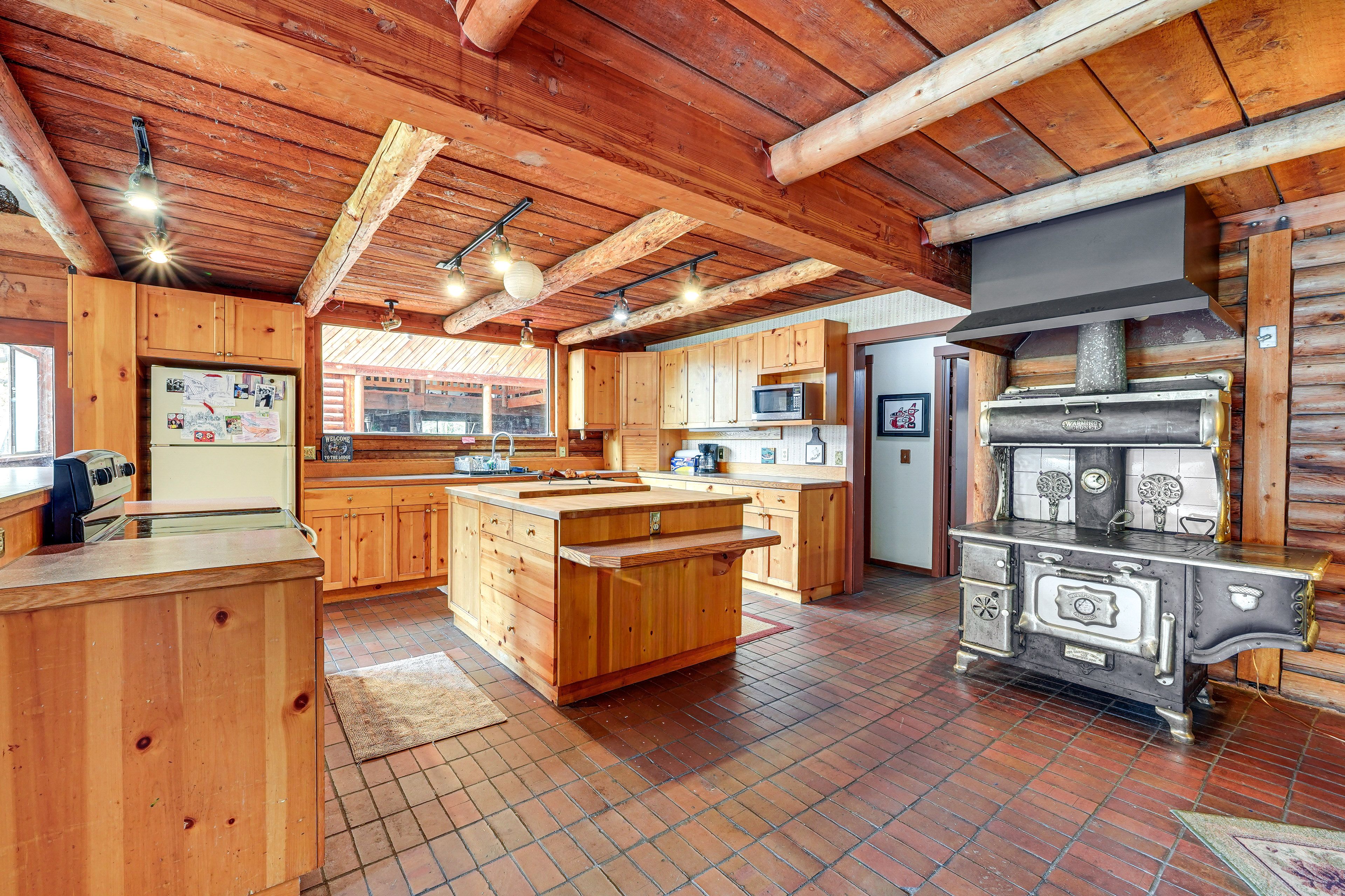 Kitchen | Main Floor