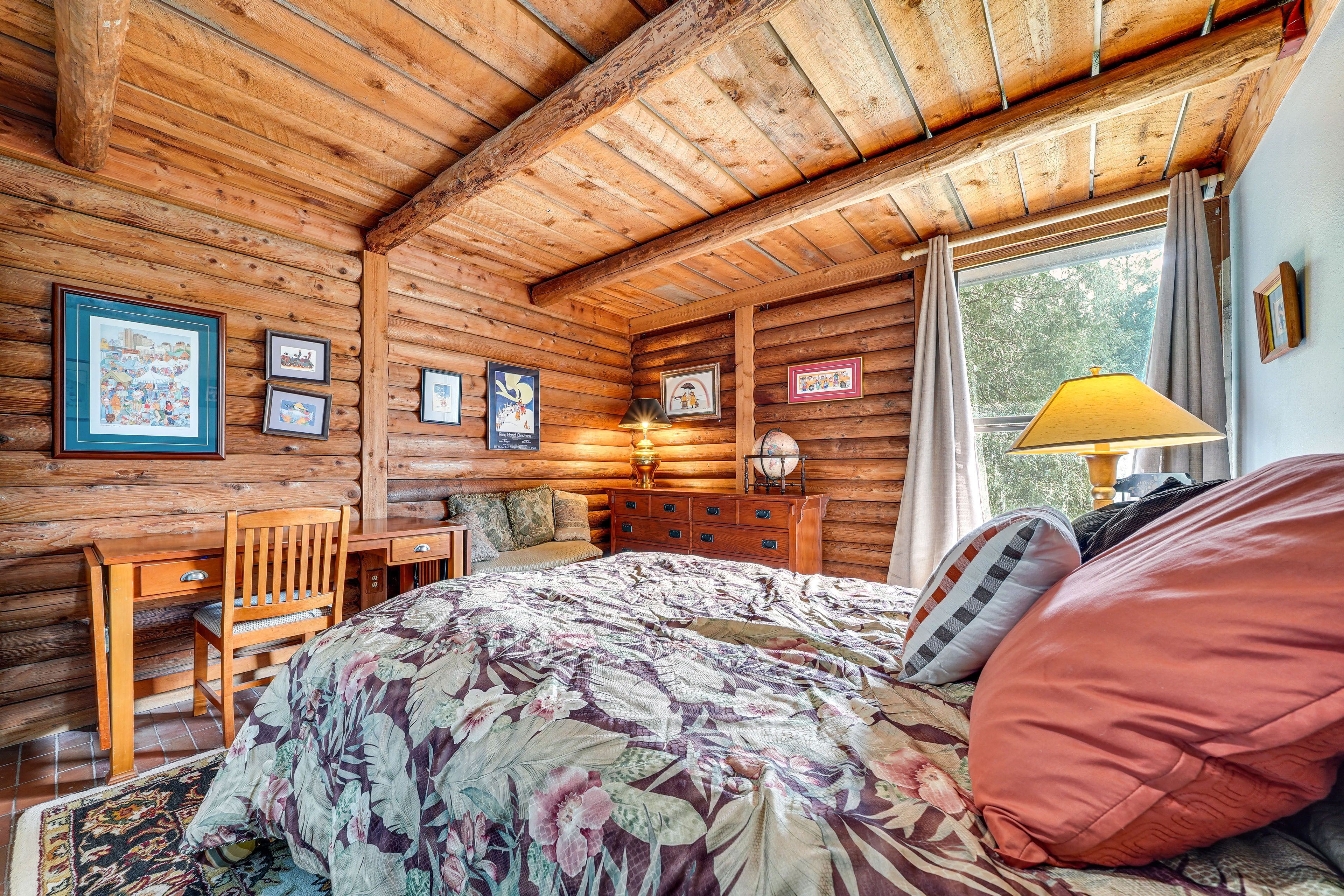 Bedroom 6 | Queen Bed | Main Floor