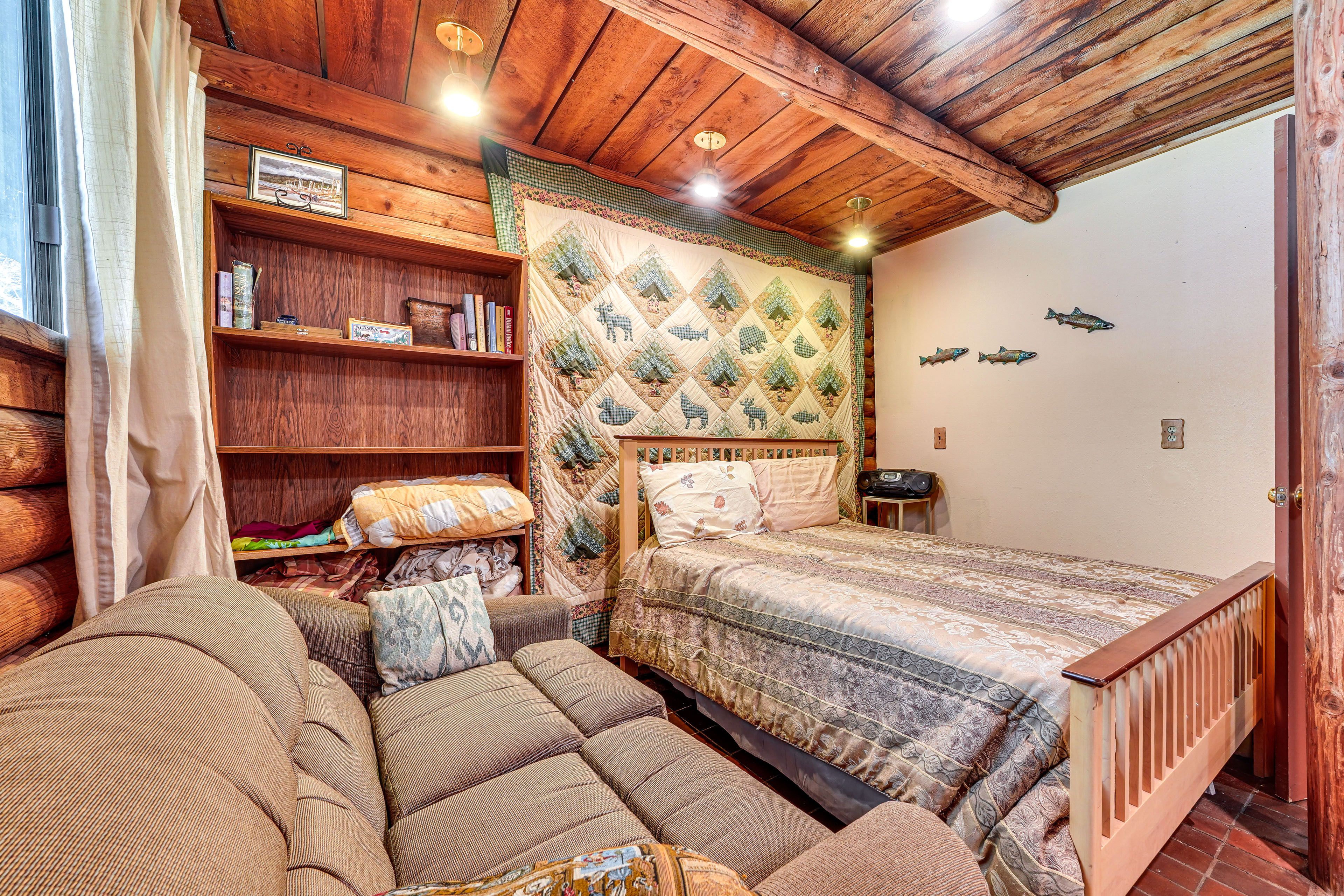 Bedroom 8 | Queen Bed | Lower Floor
