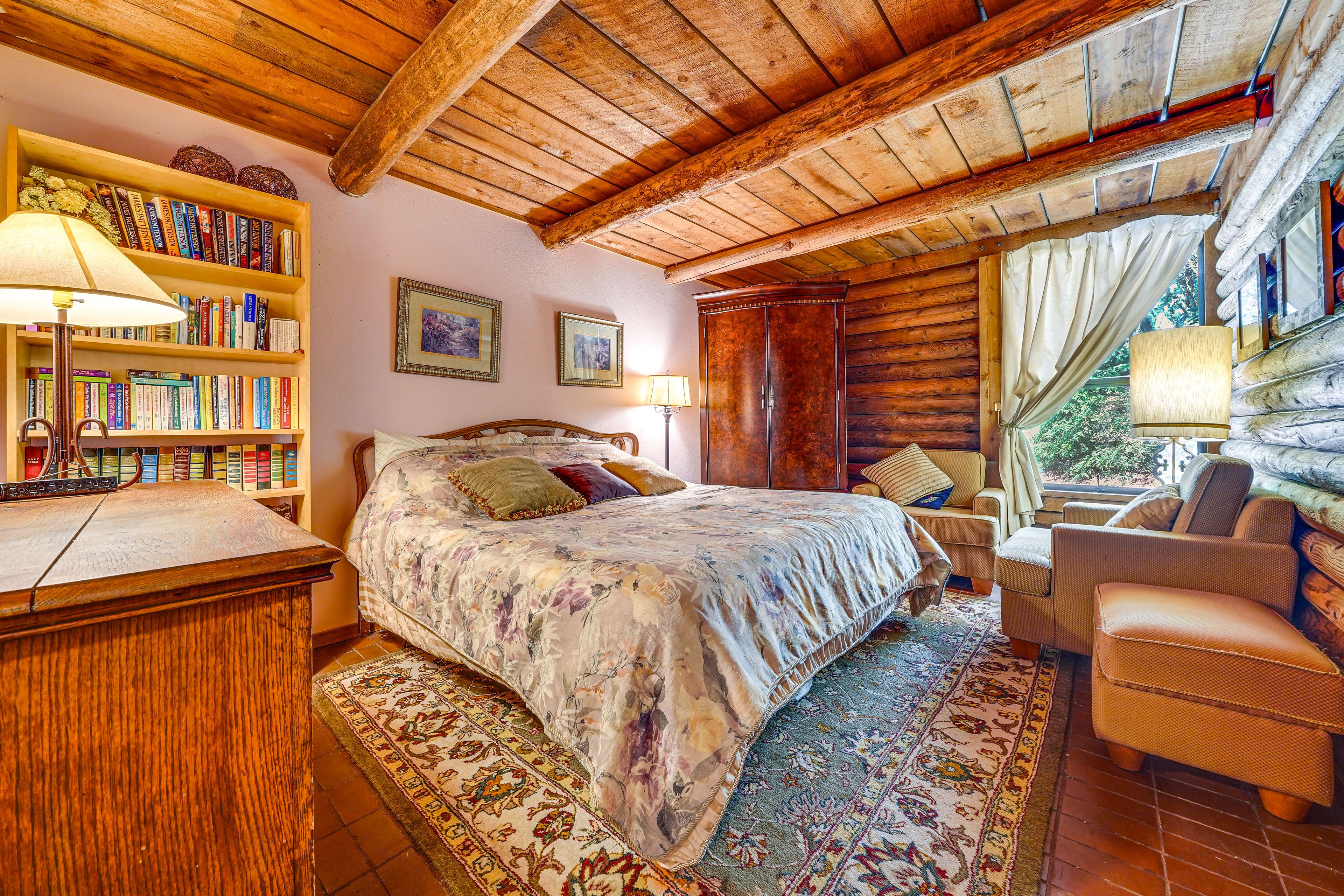 Bedroom 3 | King Bed | Main Floor