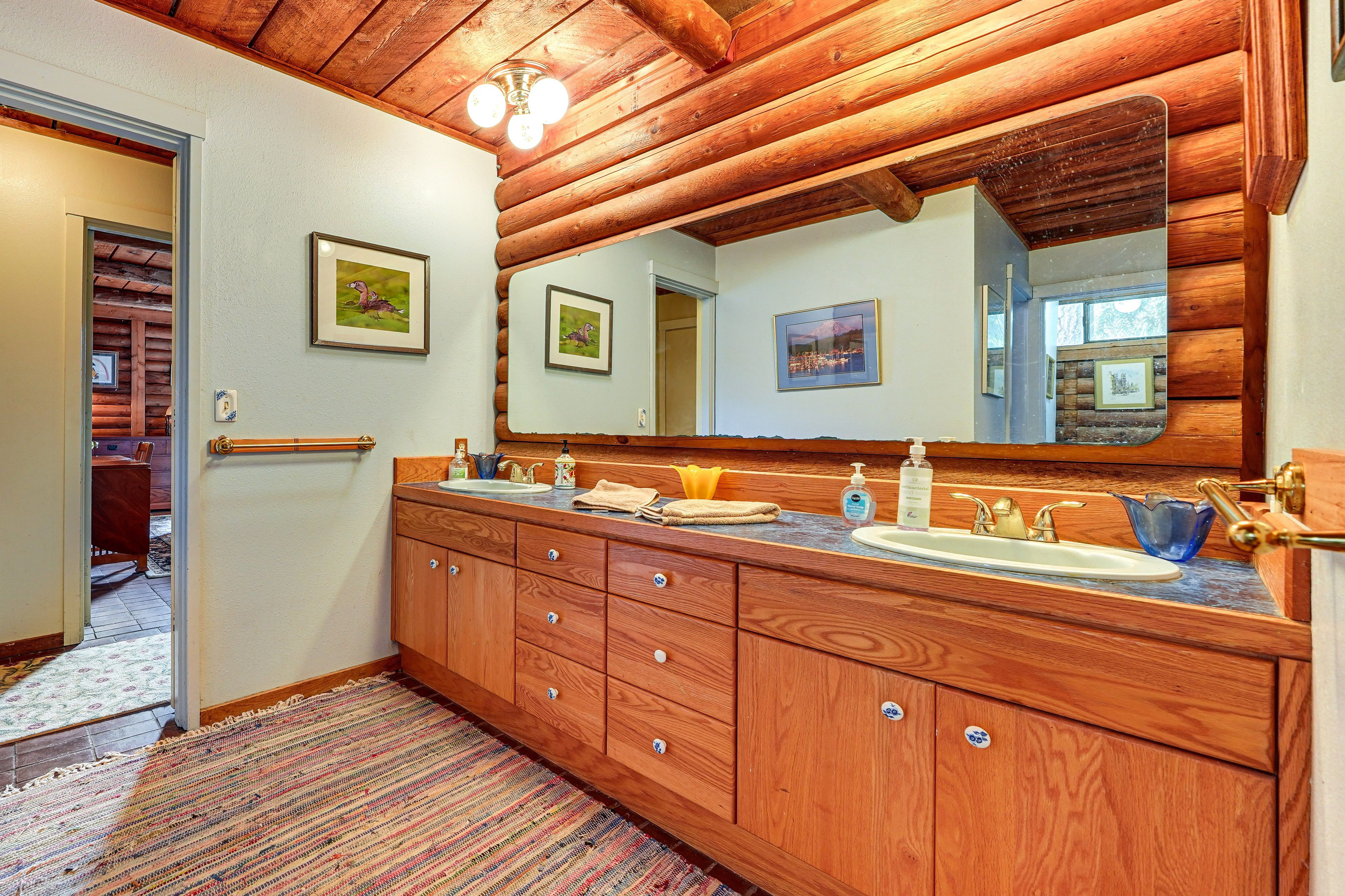 Bathroom | Main Floor
