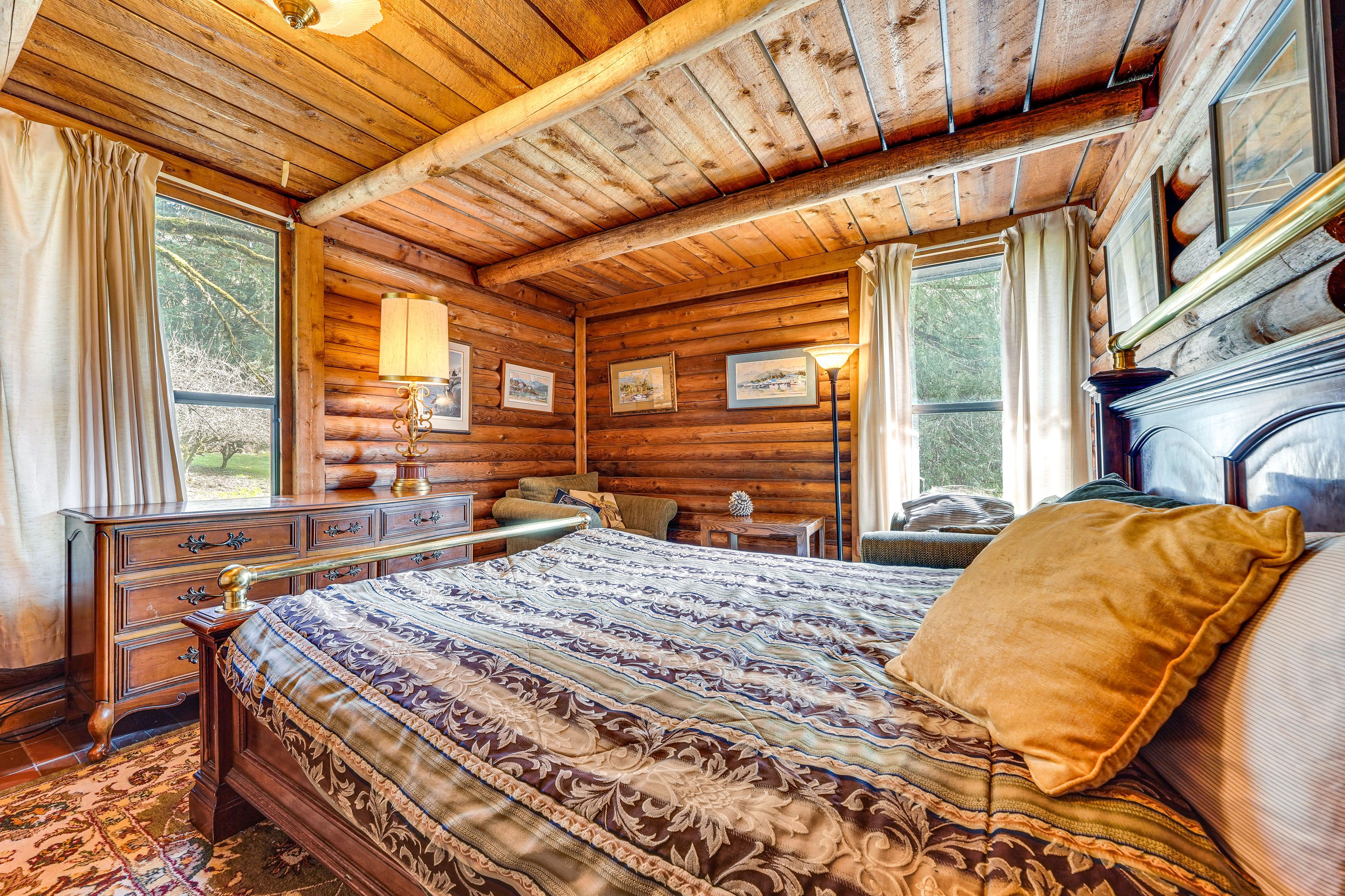 Bedroom 5 | Queen Bed | Main Floor