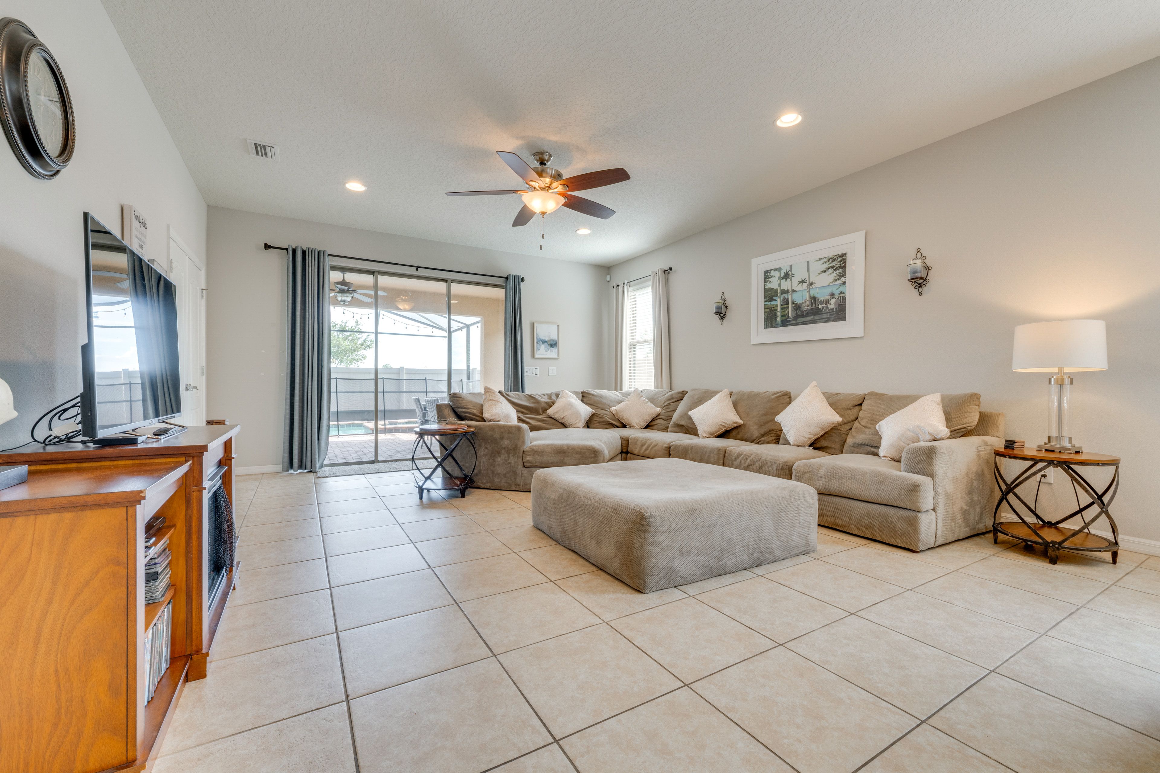 Living Room | 1st Floor | Flat-Screen TV | Fireplace | Books | Board Games