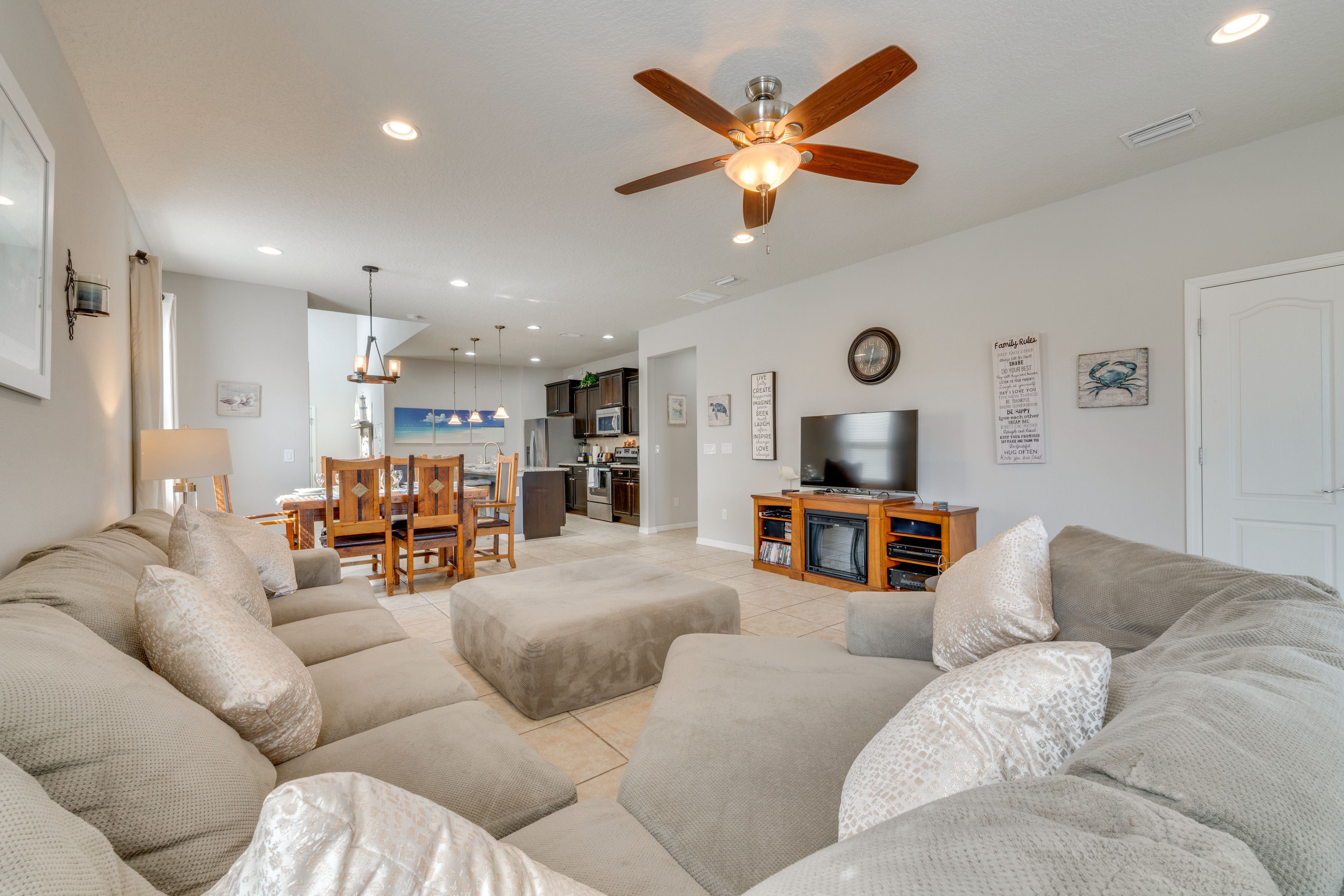 Living Room | 1st Floor | Central Heating & A/C | Free WiFi
