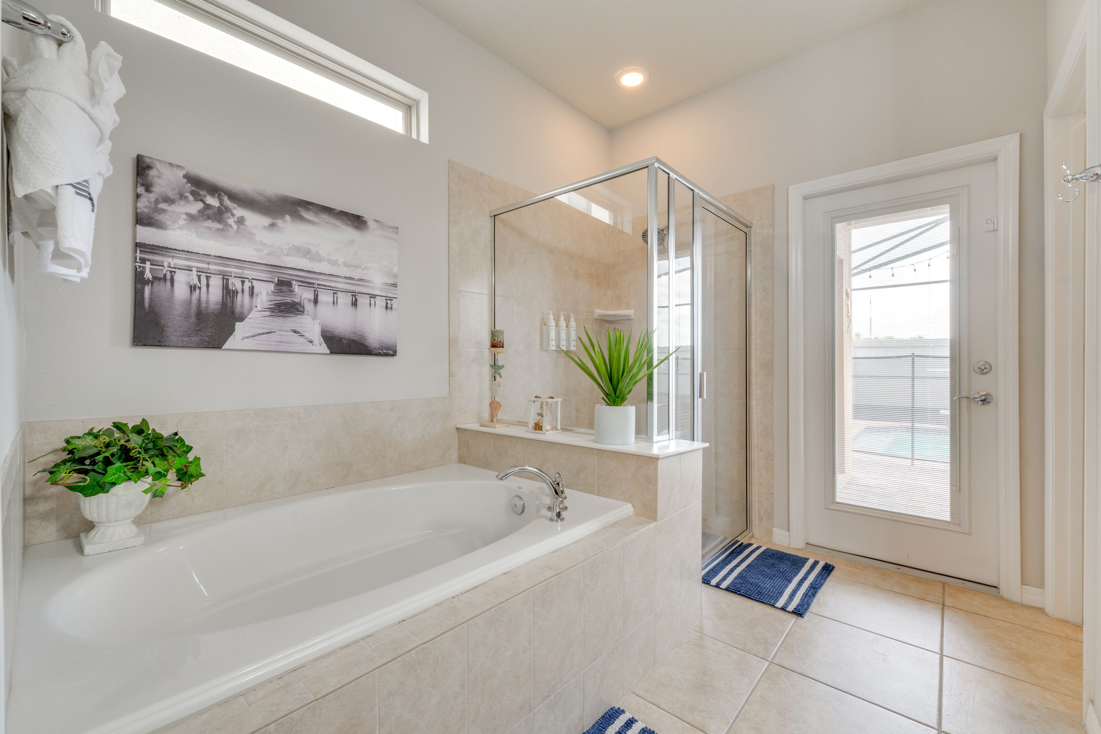 Full Bathroom | 1st Floor