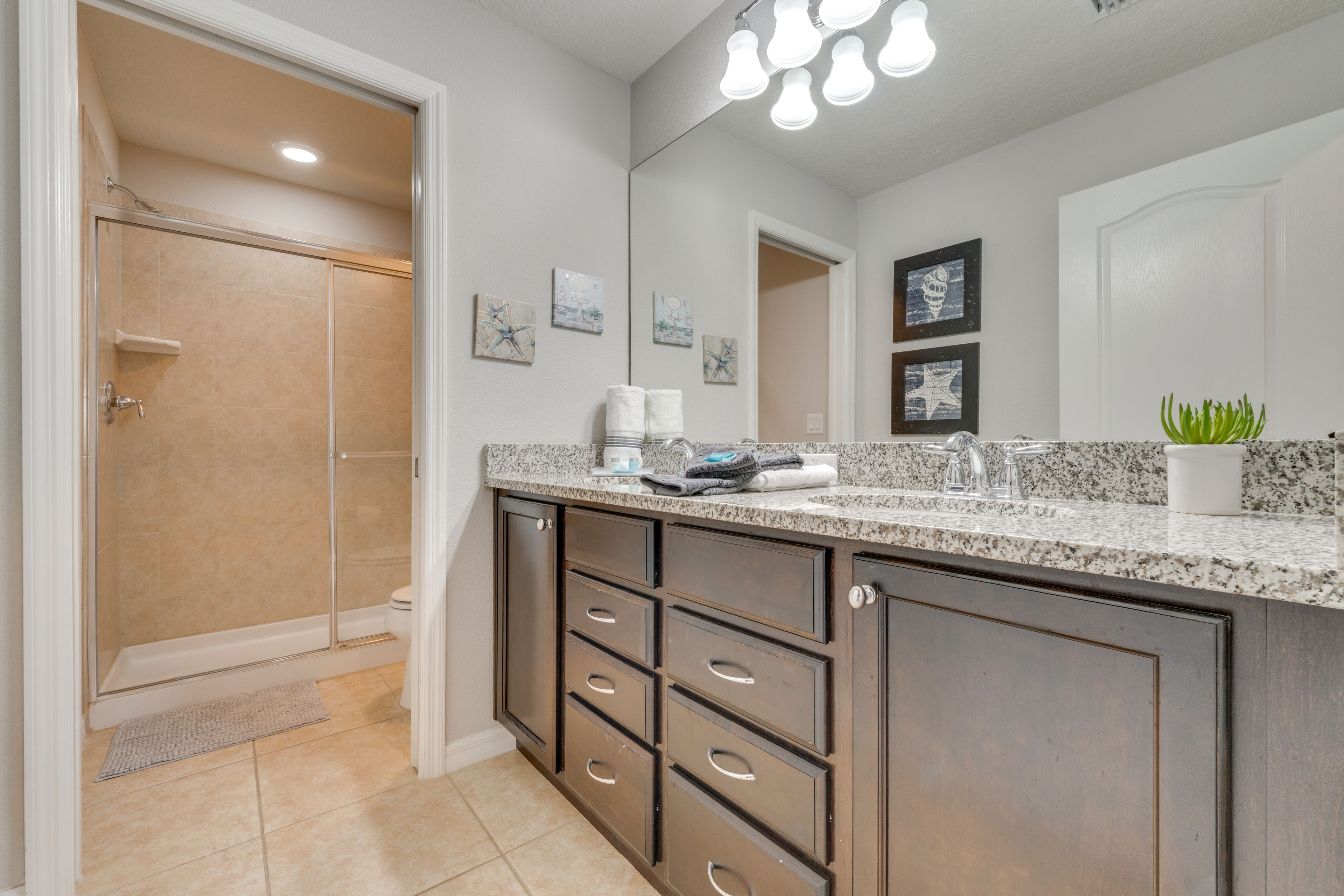 Full Bathroom | 2nd Floor