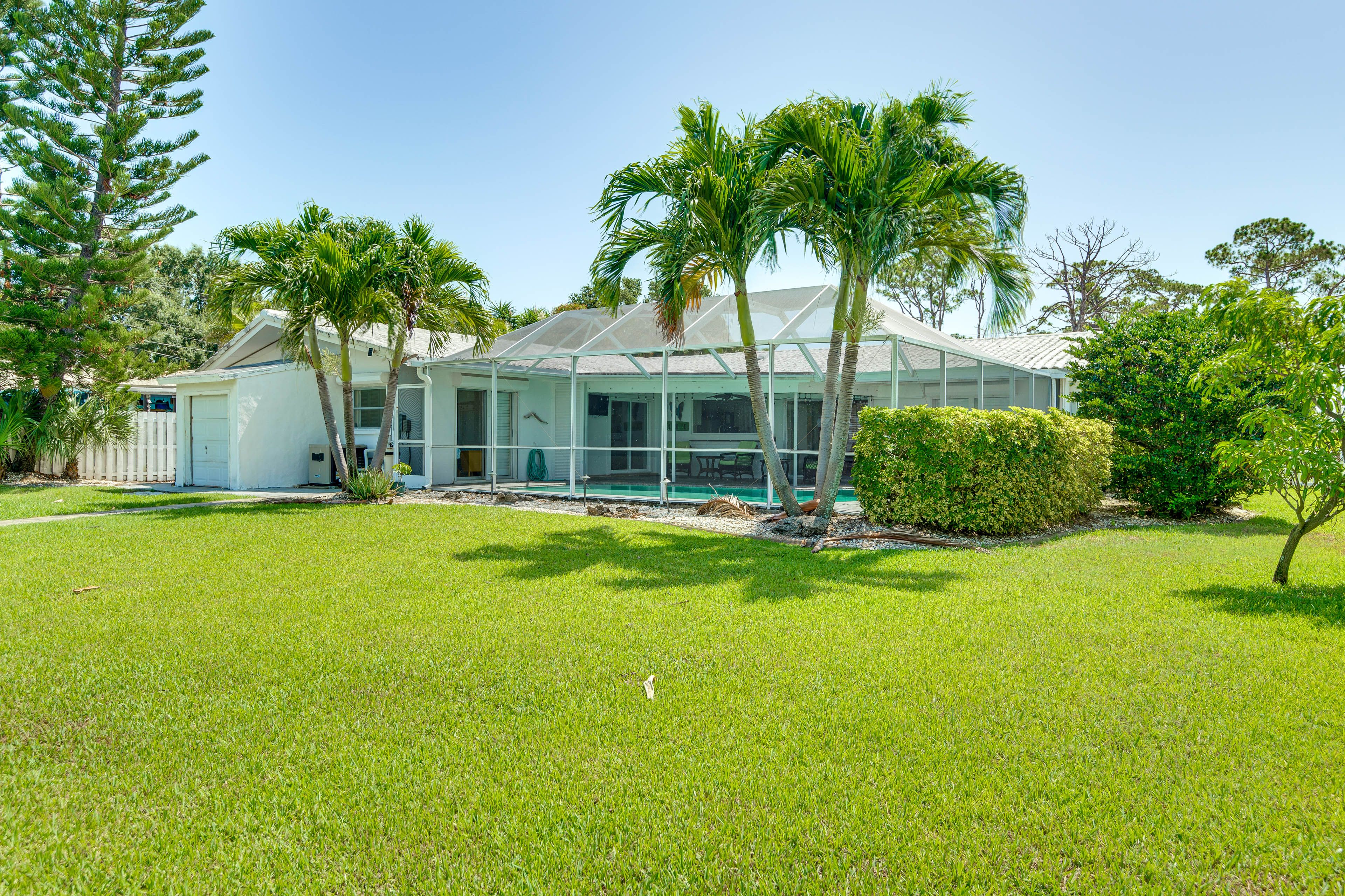 Private Yard | Water Views