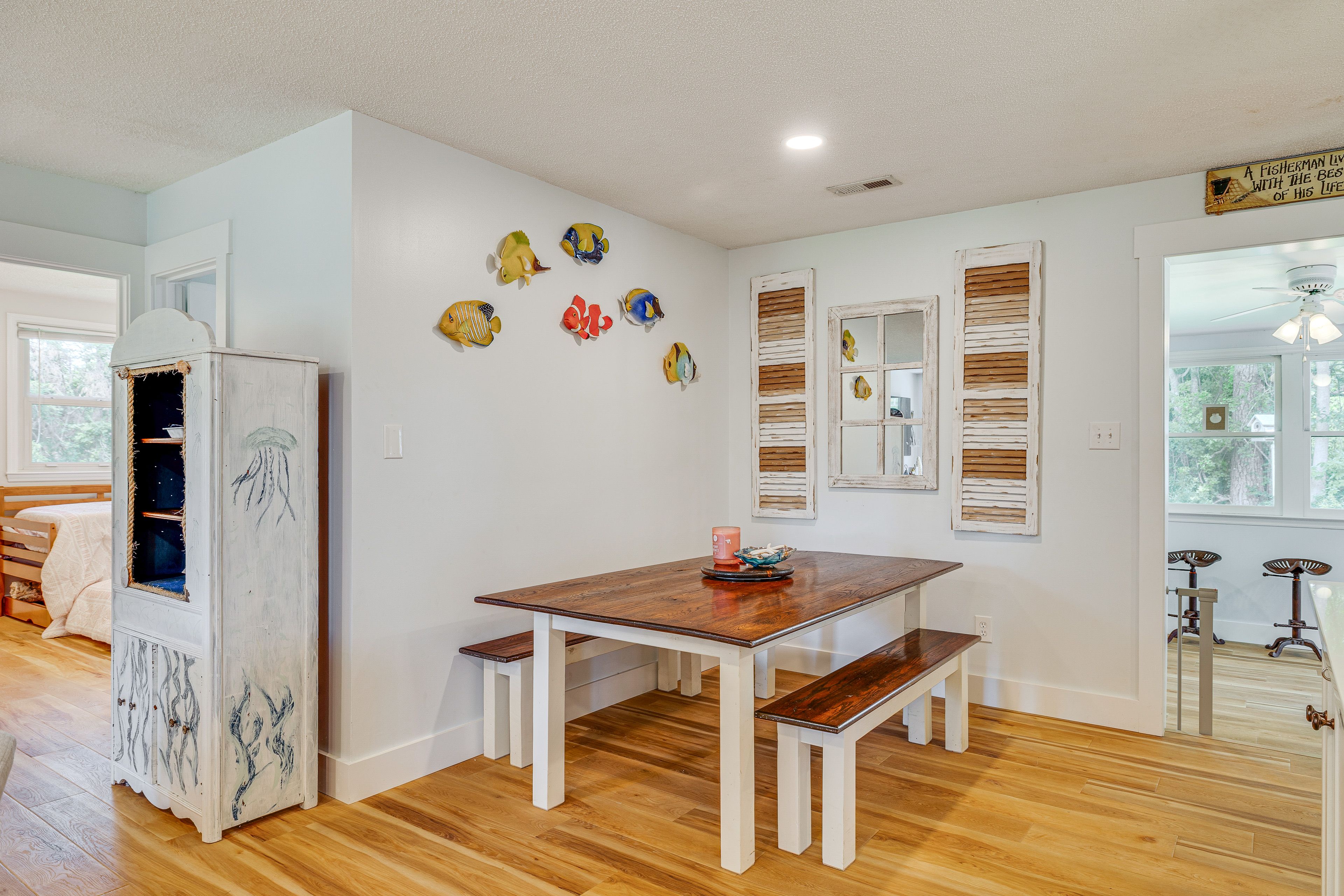 Dining Area | Dishware/Flatware Provided