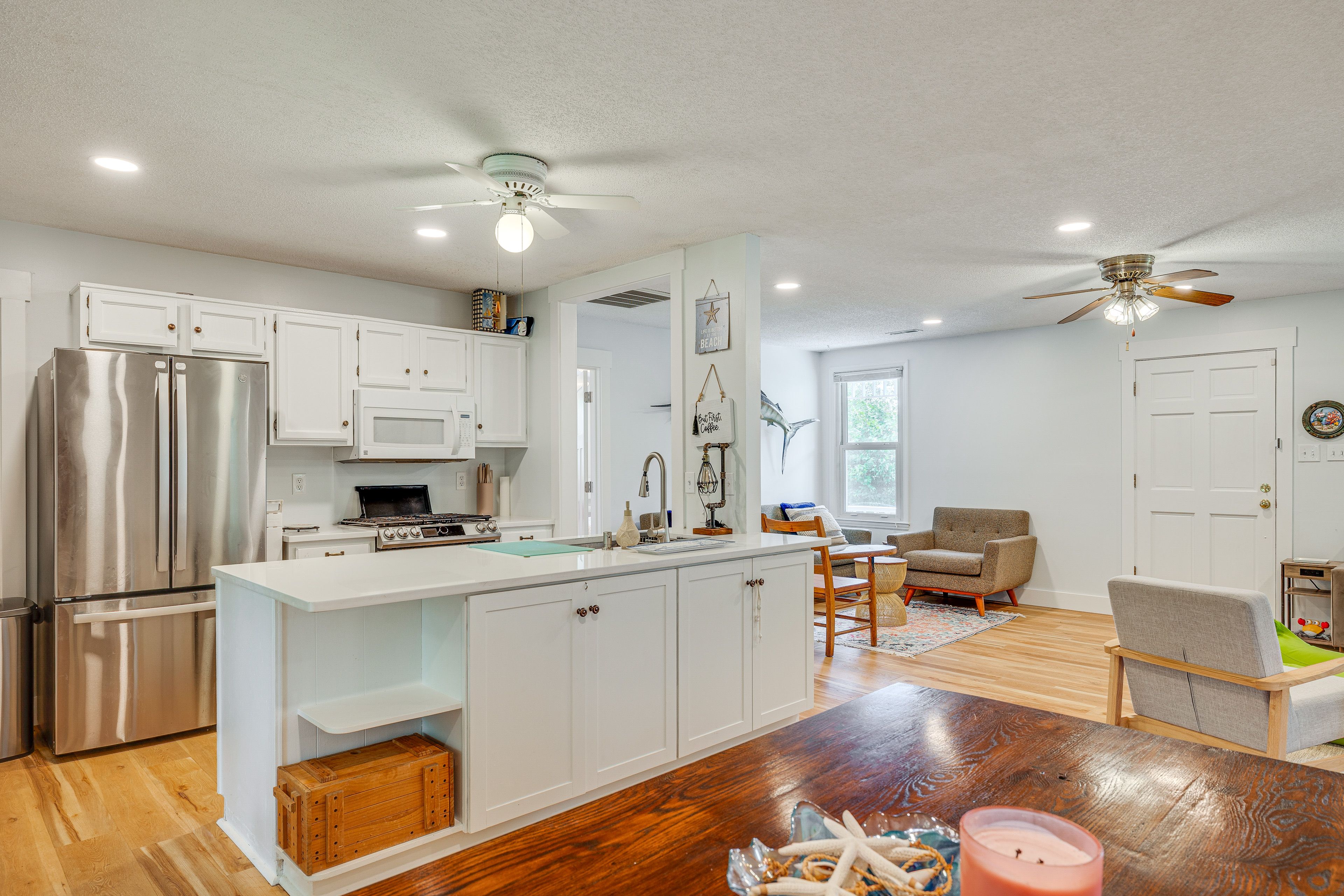 Kitchen | Dining Table | Free WiFi | Central Air Conditioning/Heat