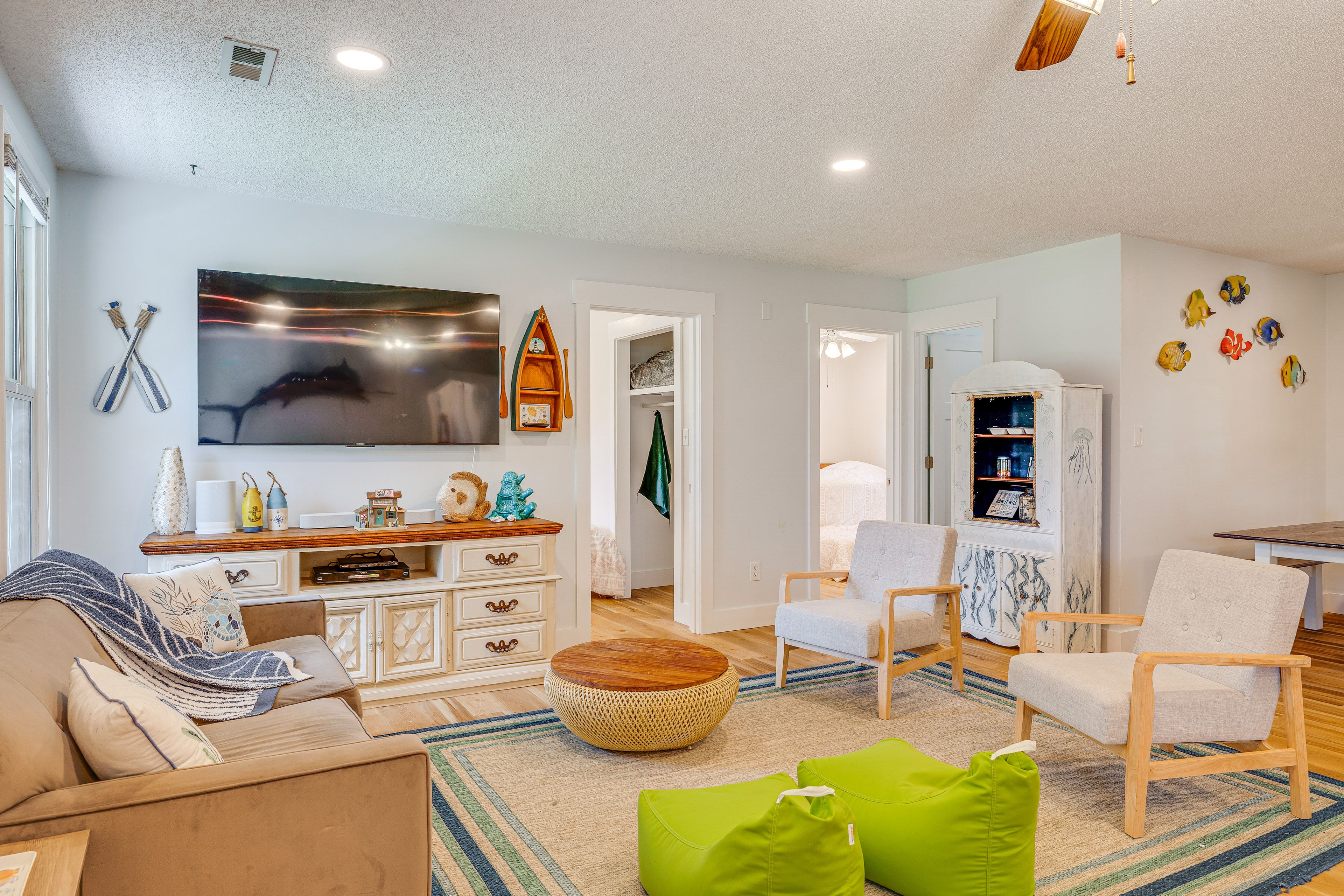 Living Room | Smart TV | DVD Player