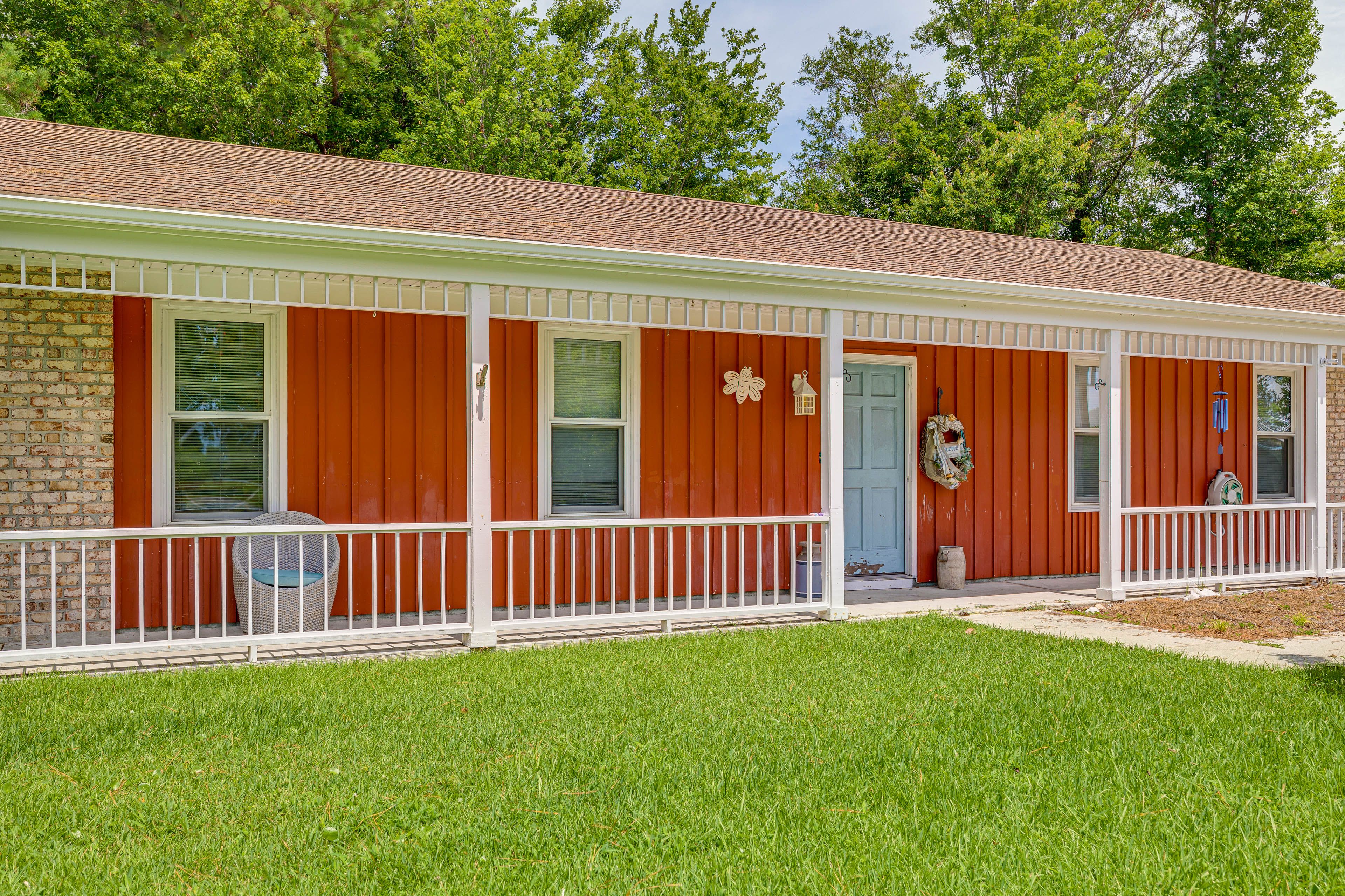 Beaufort Vacation Rental | 3BR | 2BA | 1,400 Sq Ft | Step to Enter
