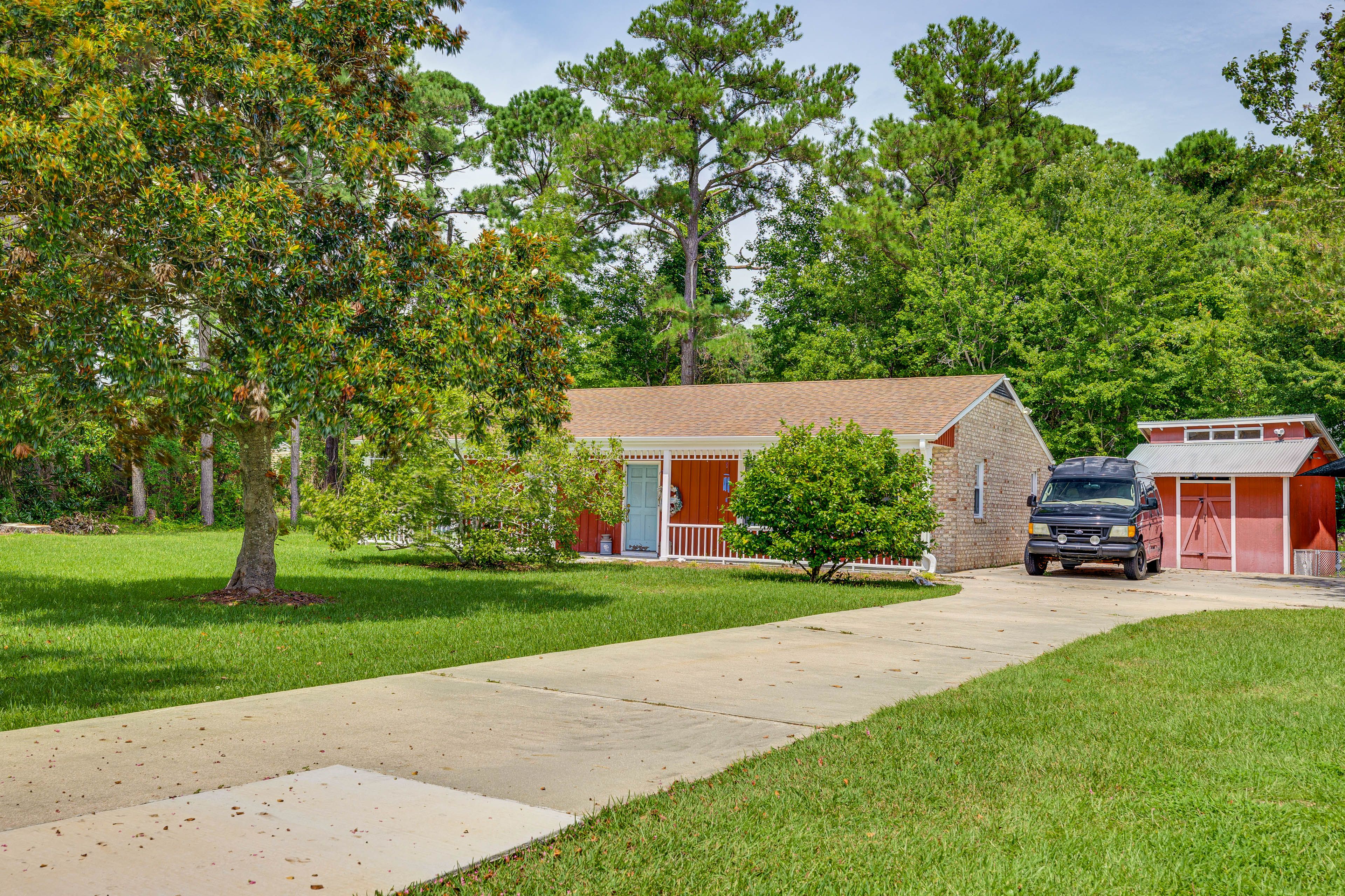 Parking | Driveway (4 Vehicles) | Boat/Trailer Parking