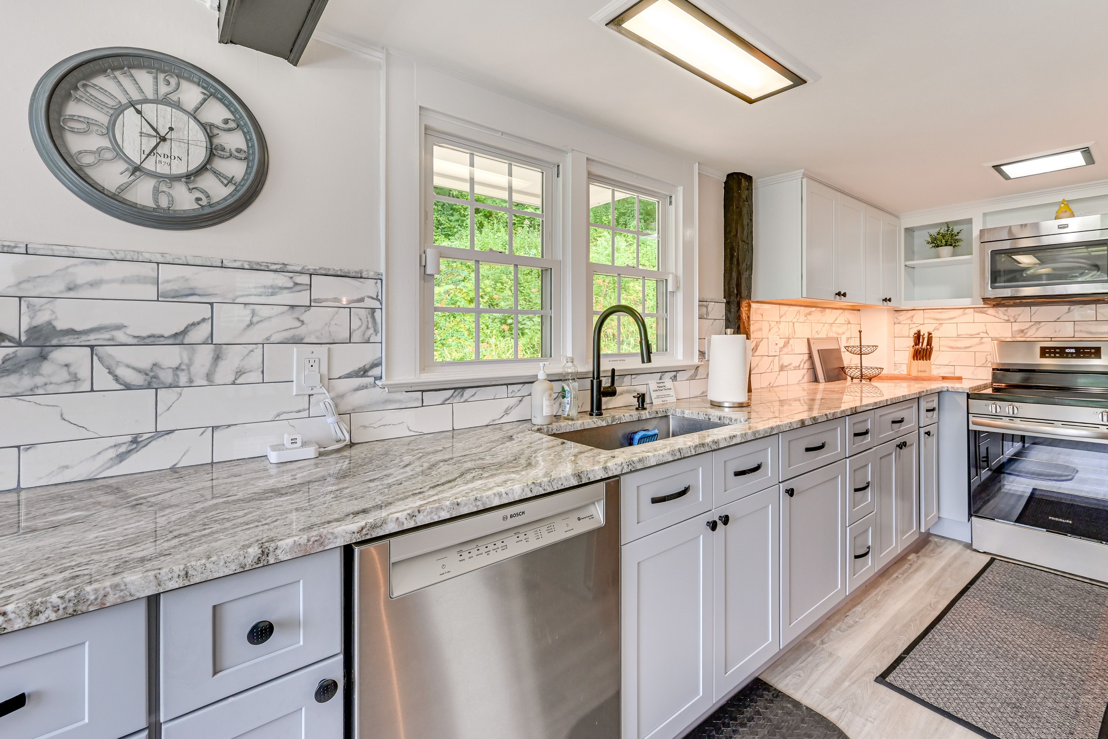 Kitchen | 1st Floor | Keurig K-Duo